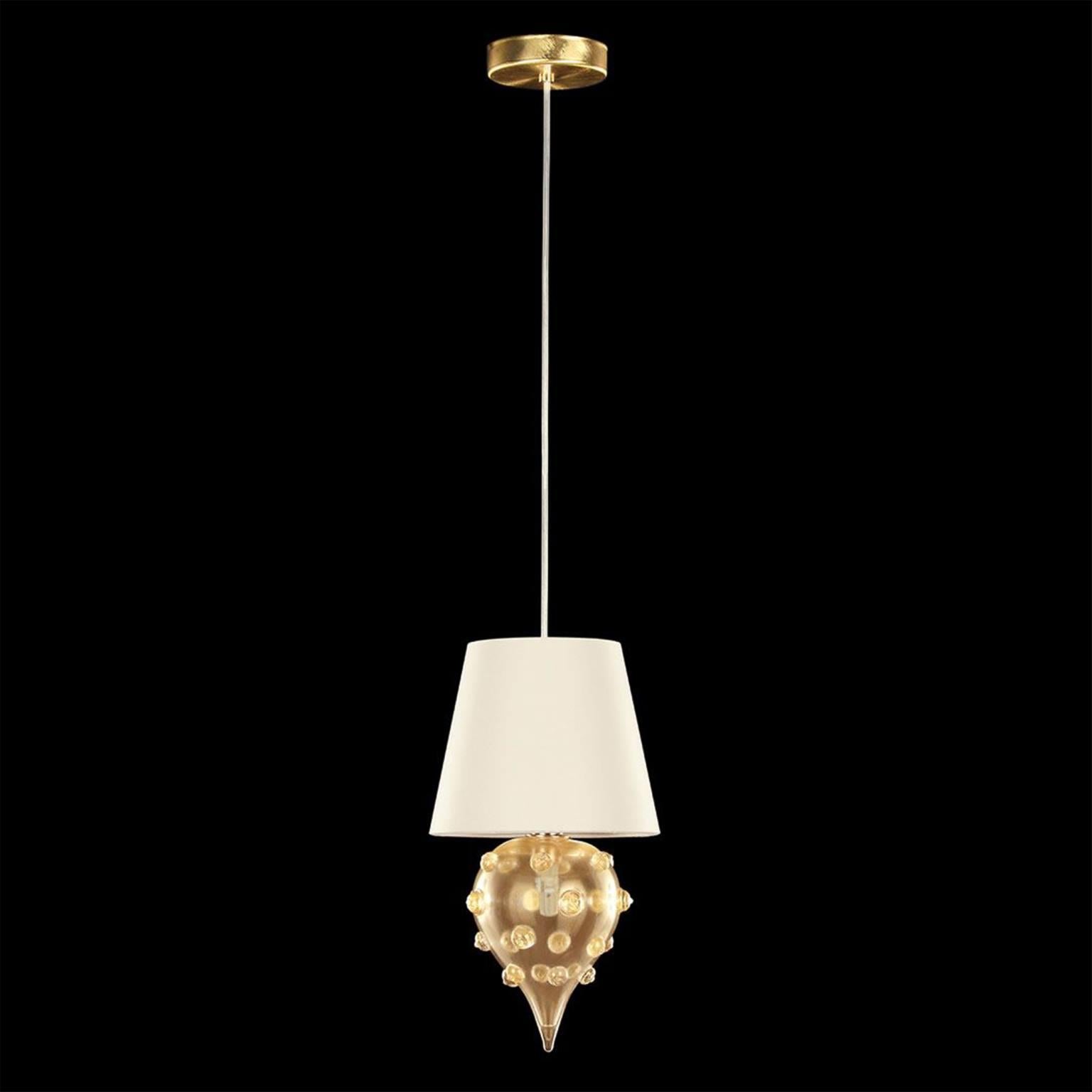 Artistic Suspension 1 light, golden leaf glass, ivory lampshade by Multiforme
Absolute d'acqua suspension lamp with dove grey cotonette lampshade and gold leaf artistic glass elements by Multiforme. Polished gold frame. The artistic glass, design