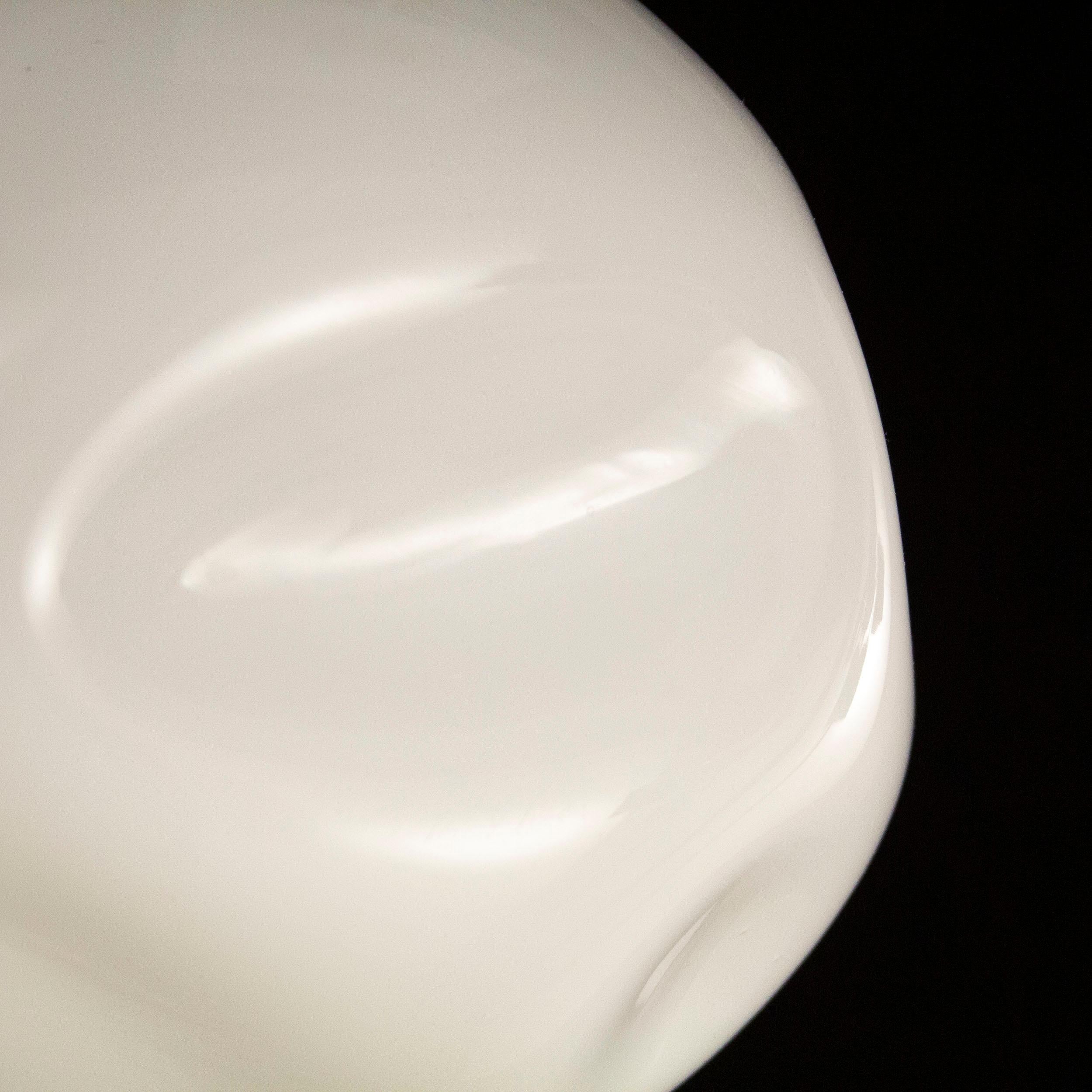 Sospensione artistica a 1 luce, Sfera in vetro di Murano bianco Desafinado by Multiforme In condizioni Nuovo in vendita a Trebaseleghe, IT