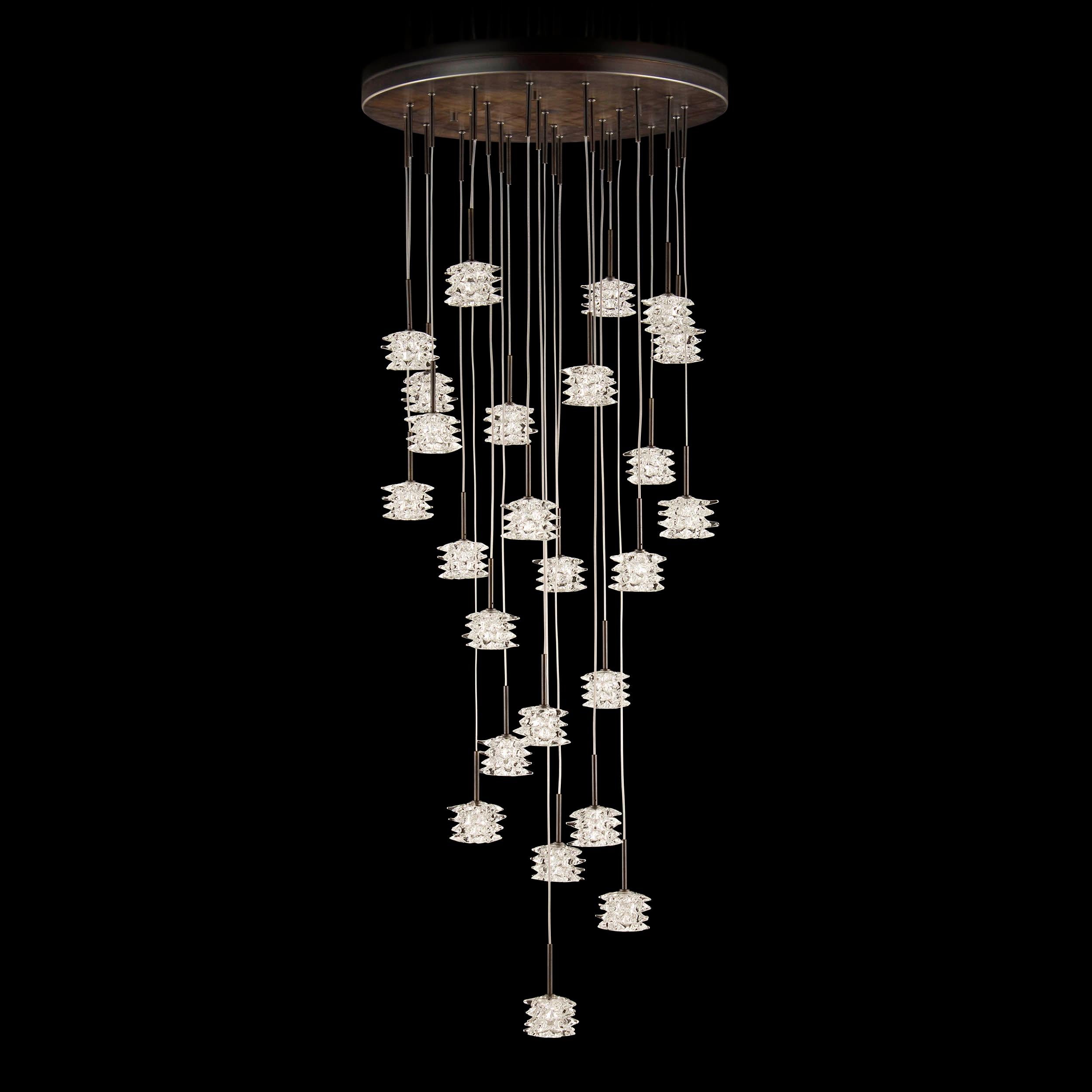 A precious lighting work, the suspension lamp Scintilla stands out for its elegance and refinement. The crystal glass elements are made using the “rostrato” technique, which was introduced by the great artist Ercole Barovier at the beginning of the