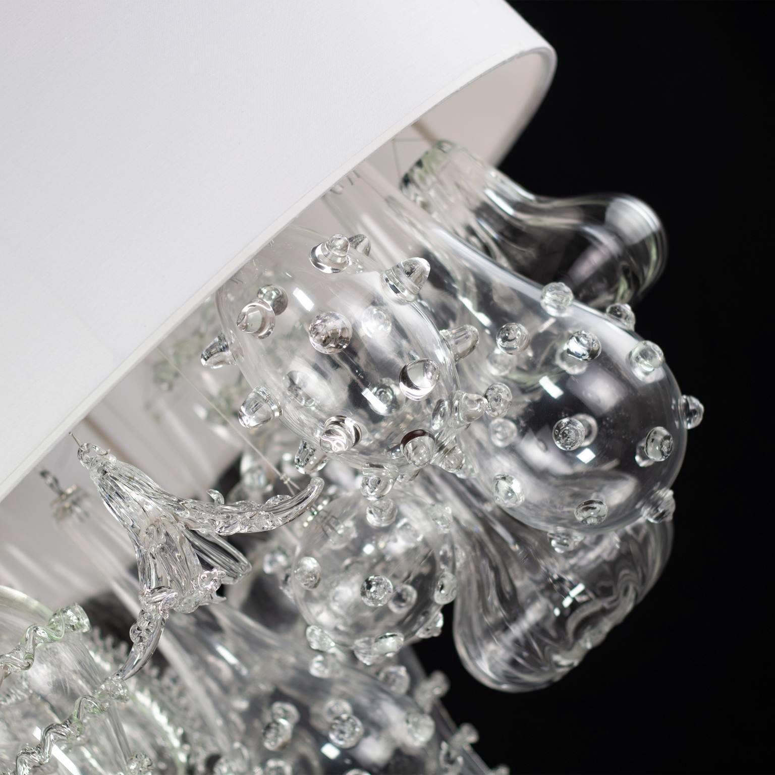 Lampenschirm aus Baumwolle mit künstlerischer Aufhängung und Kristallglasdetails von Multiforme (Geblasenes Glas) im Angebot