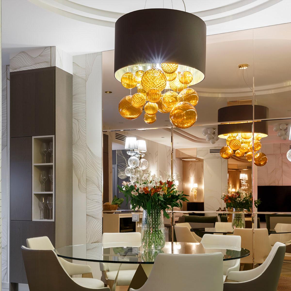 Lampada a sospensione artistica Elementi in vetro ambrato, paralume bianco di Multiforme in vendita 5