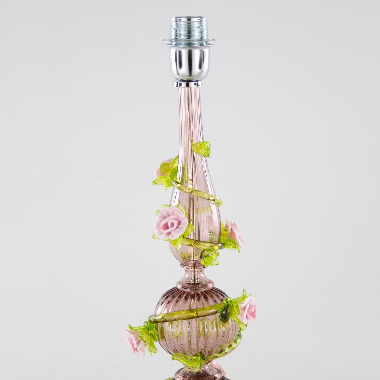XXIe siècle et contemporain Lampe de bureau italienne artistique roses violettes en verre de Murano en vente