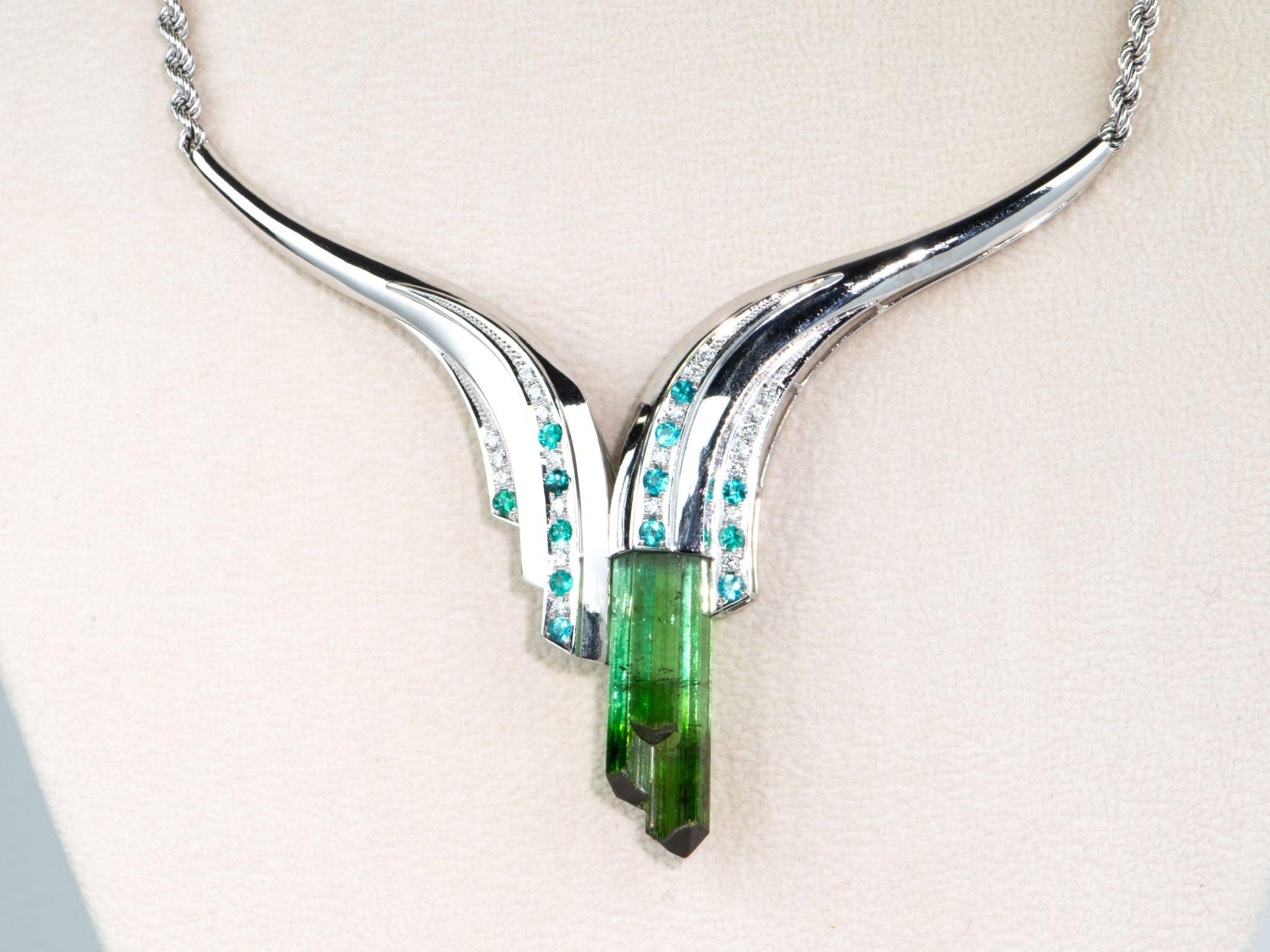 ♥ Ciondolo Artistico in Tormalina Grezza con Paraiba e Diamante Collana PT900 Pesante 32g+ V1150


♥ L'articolo misura 3