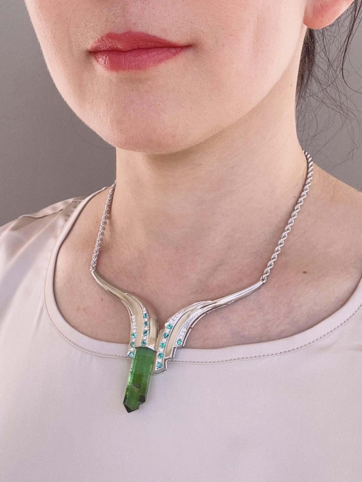 Grezzo Ciondolo Artistics con tormalina grezza, Paraiba e diamante PT900 V1150 in vendita