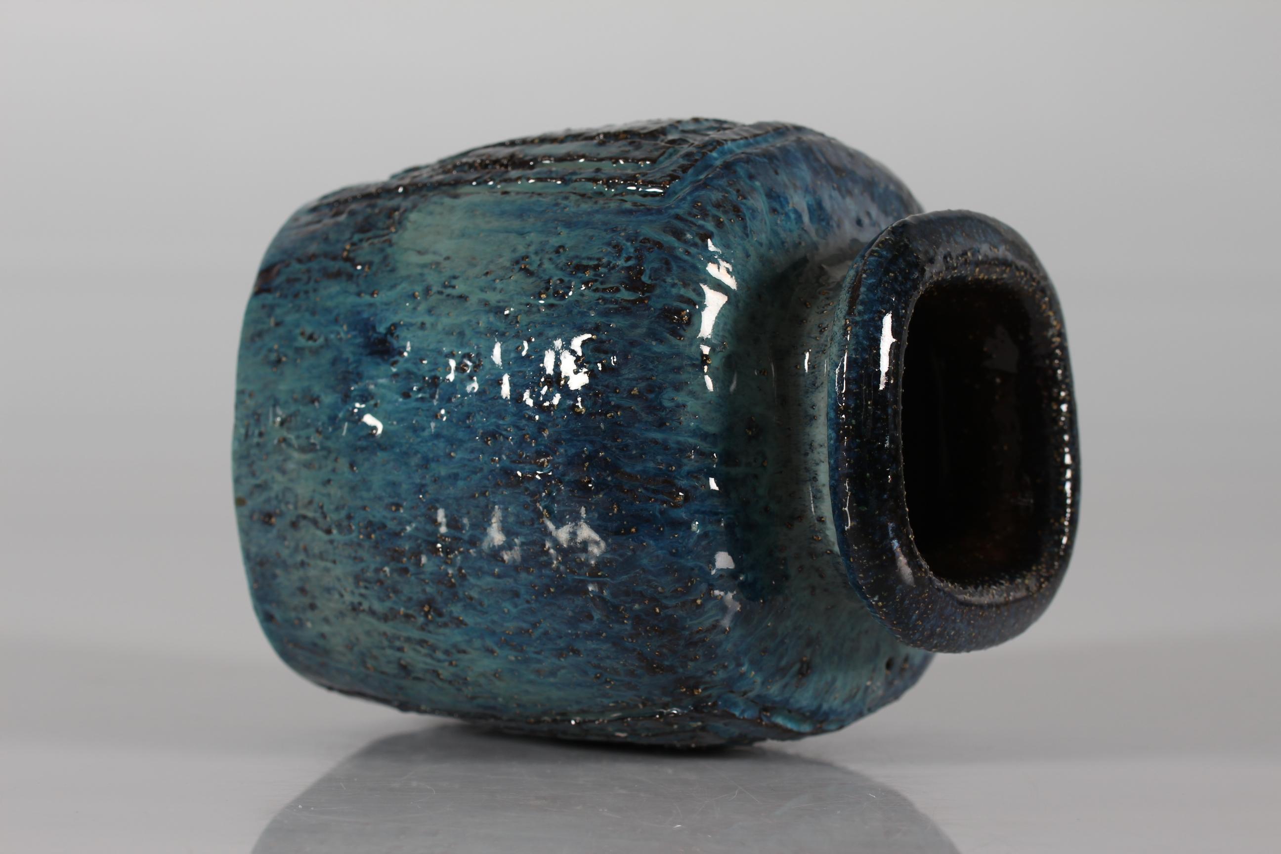 Artistic vase by Danish Sejer Ceramic Studio Pottery Brutalist Rustic Blue 1970s For Sale 4