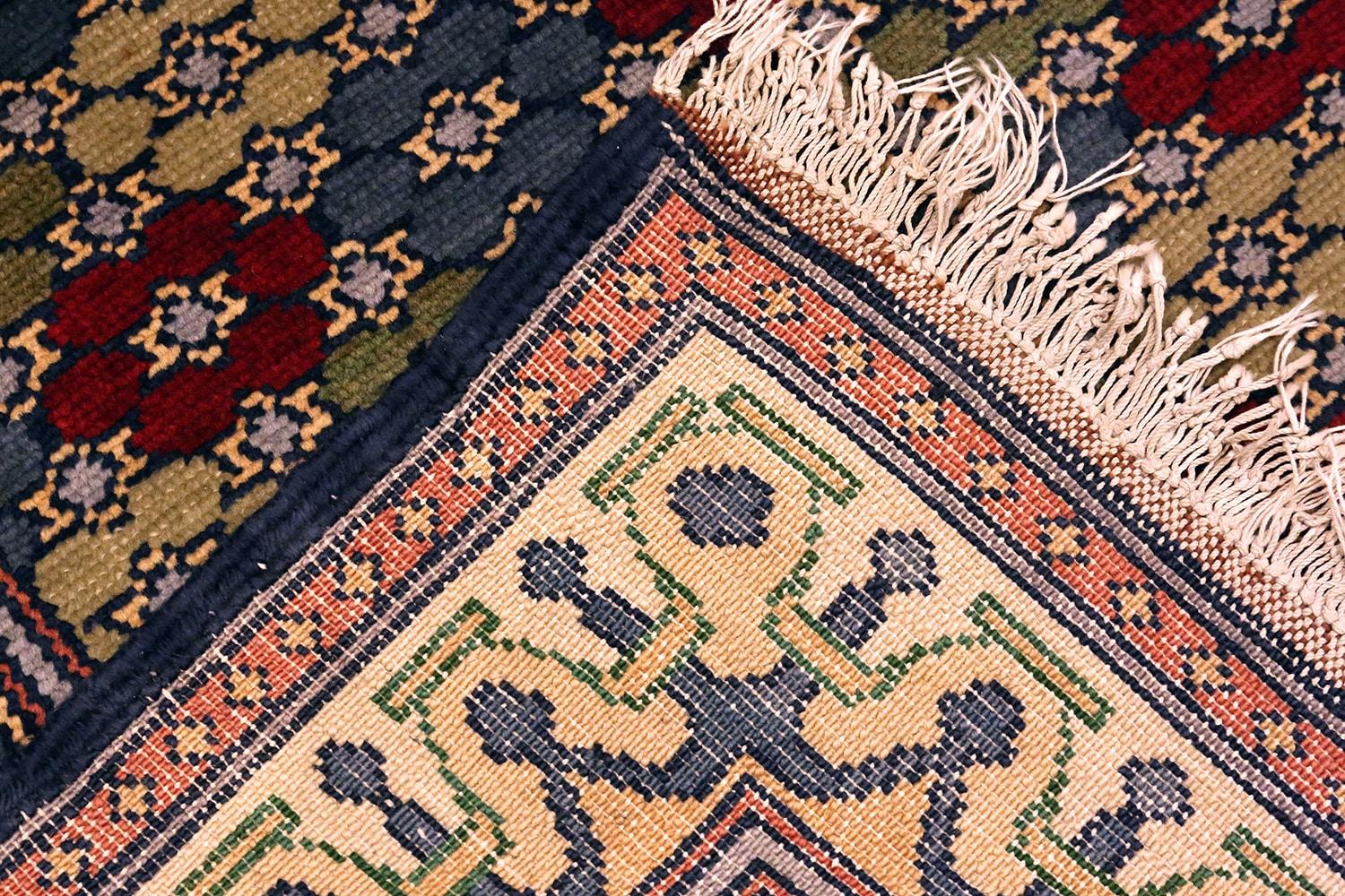 Ein prächtiger, artistischer Vintage Israeli Bezalel Teppich, Herkunftsland / Teppichart: Israelische Teppiche, CIRCA Datum: Mitte 20. Jahrhundert. Größe: 0,91 m x 1,42 m (3 ft x 4 ft 8 in)

