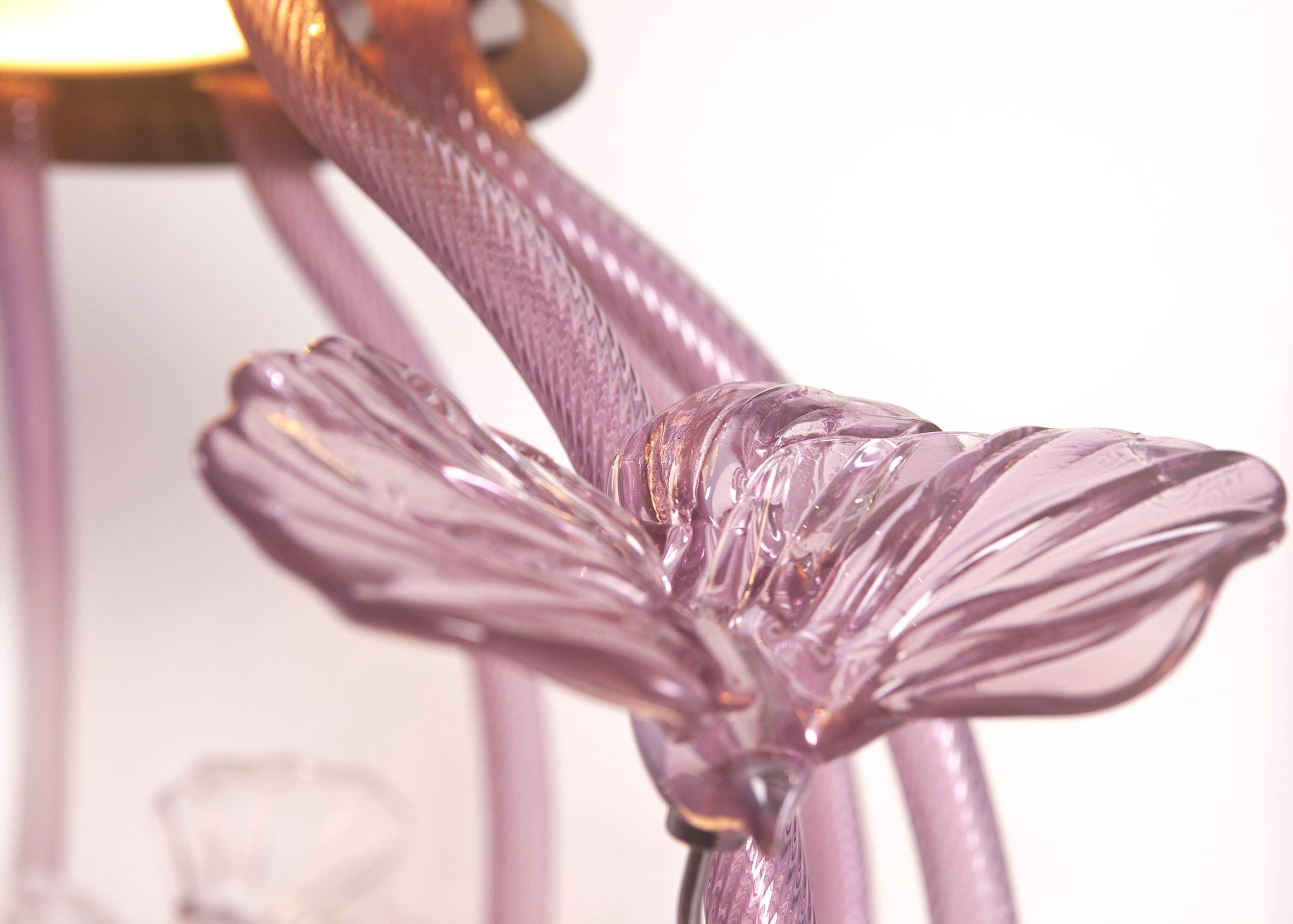 Artistische wandlampe käfig mit schmetterlingen aus amethystfarbenem Muranoglas von Multiforme im Zustand „Neu“ im Angebot in Trebaseleghe, IT