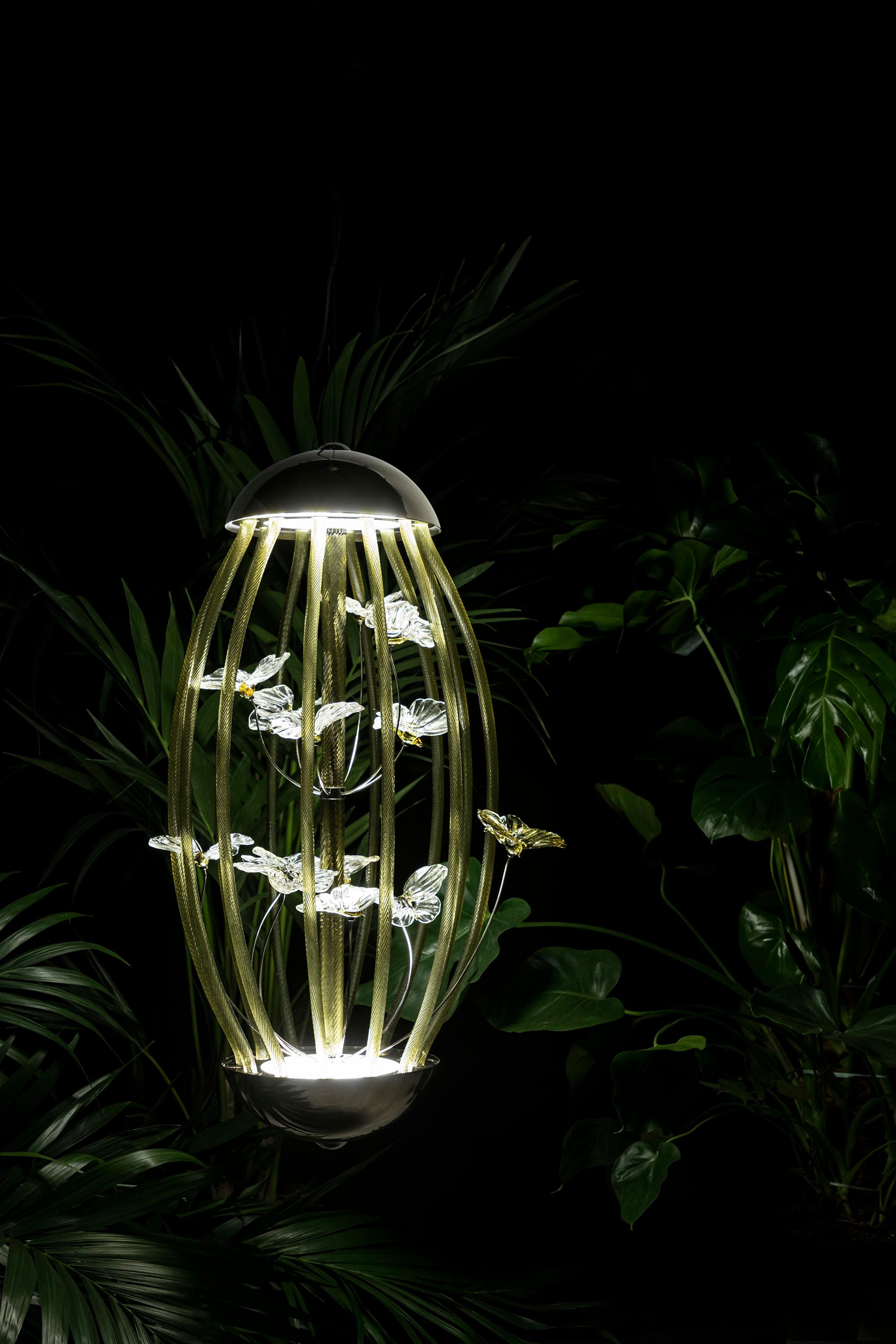 Artistische wandlampe käfig mit schmetterlingen aus amethystfarbenem Muranoglas von Multiforme im Angebot 1