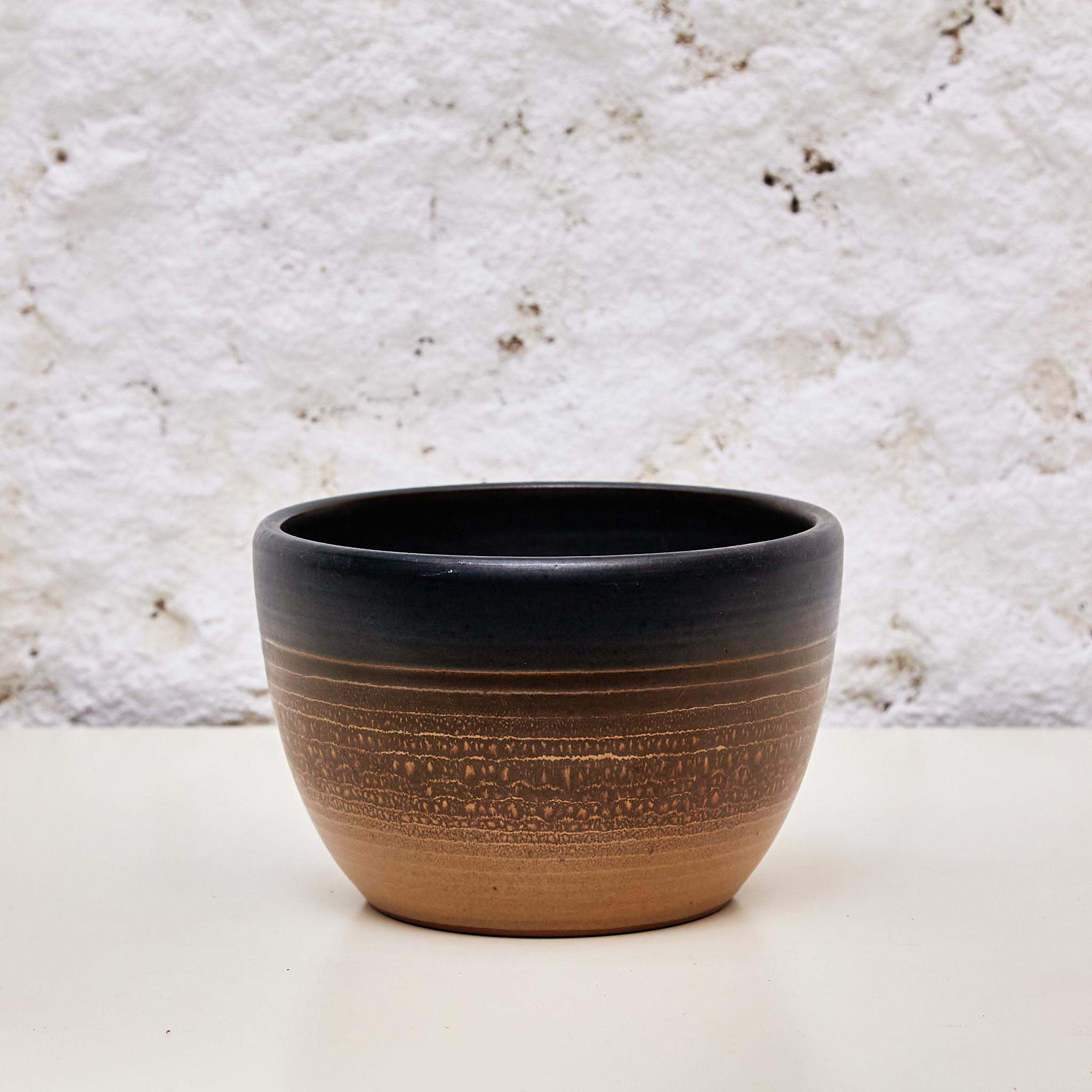 Mid-Century Modern Artistry in Clay: Jordi Aguadé's Signed Ceramic Base from 1960 For Sale