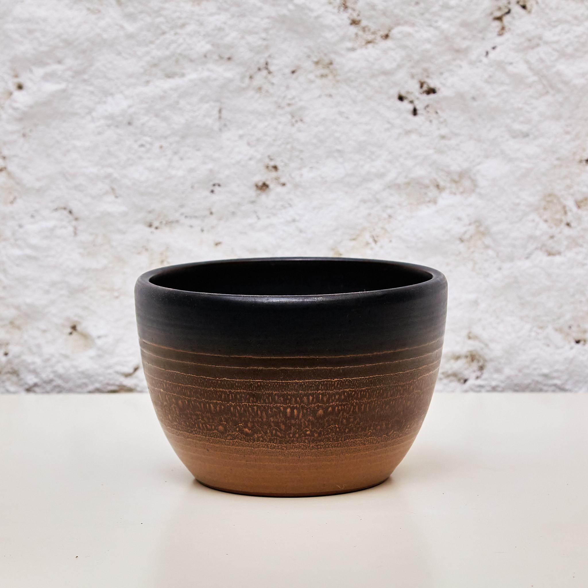 Spanish Artistry in Clay: Jordi Aguadé's Signed Ceramic Base from 1960 For Sale