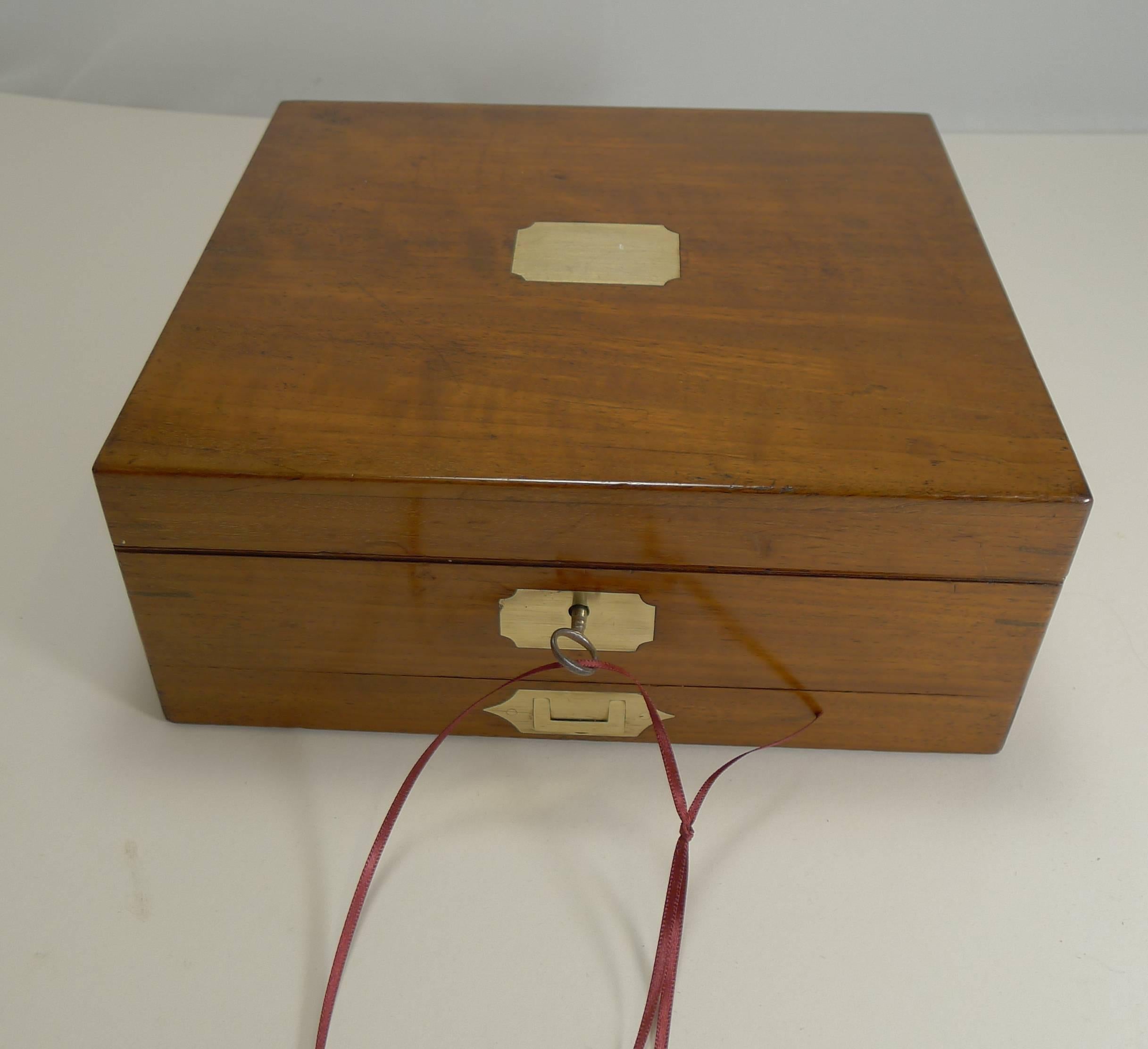 Artist's / Watercolor Box by G. Rowney, circa 1870 In Excellent Condition In Bath, GB