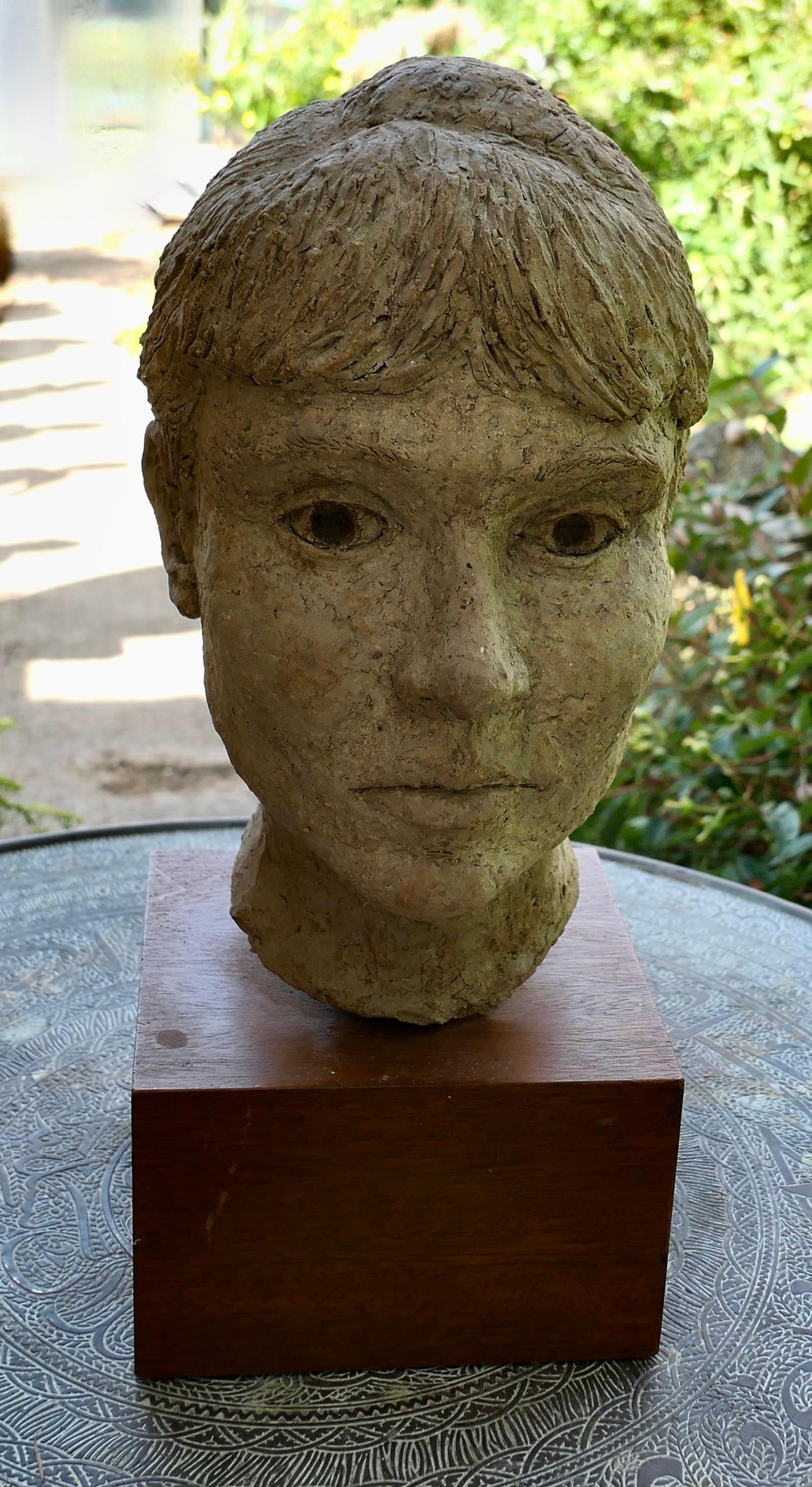   Artist’s Bust of a Woman, not signed    In Good Condition For Sale In Chillerton, Isle of Wight