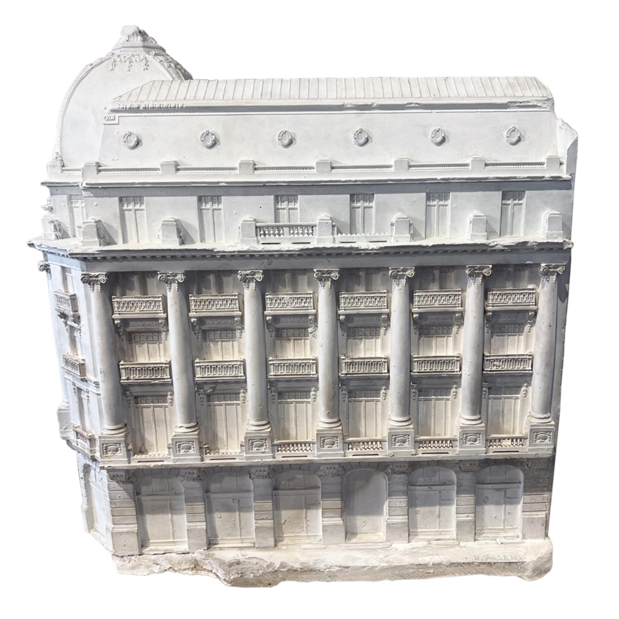 Belle Époque Grande maquette en plâtre d'un bâtiment à Geneva, réalisée par un artiste au début du 20e siècle en vente