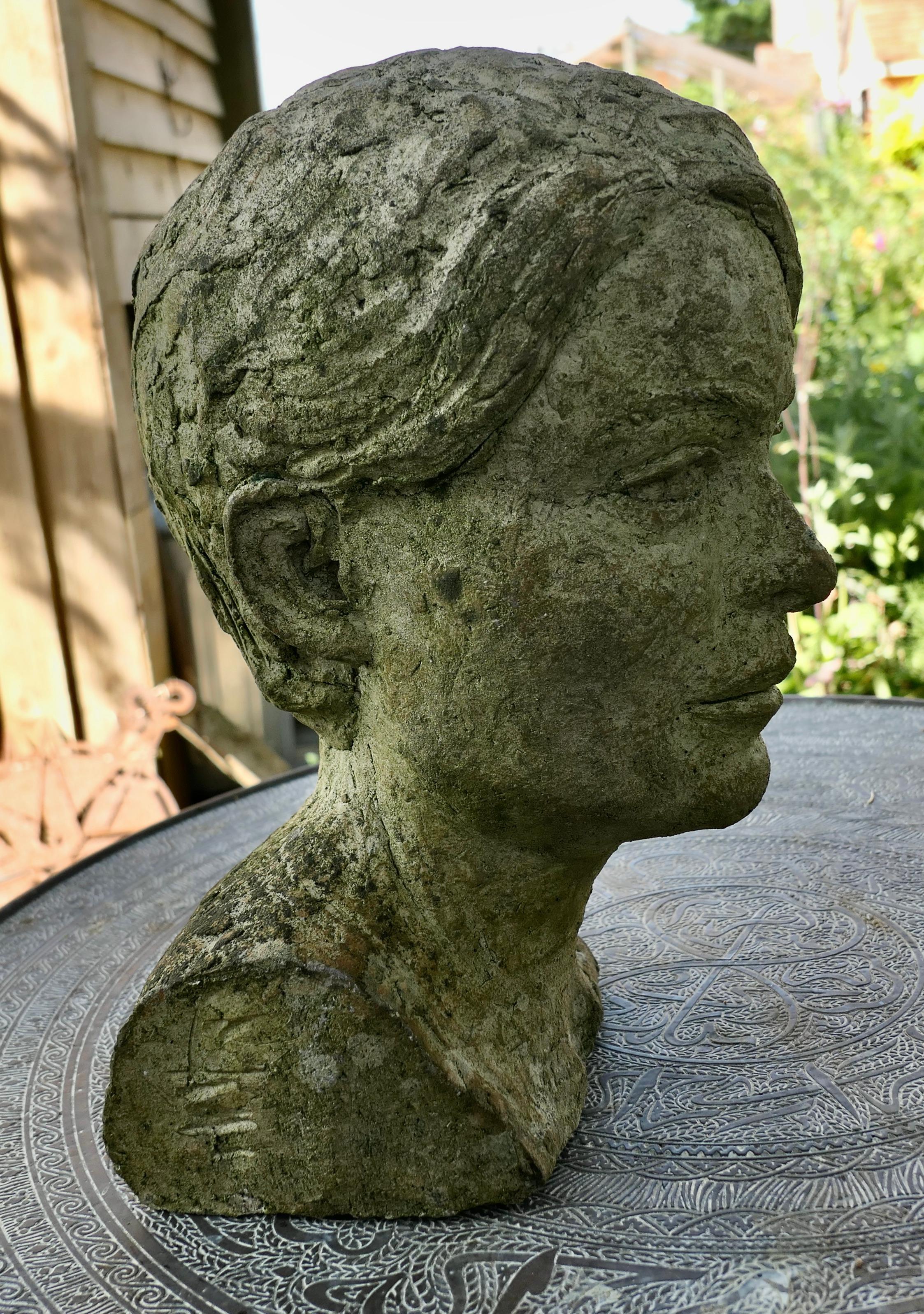 Milieu du XXe siècle Modèle d'artiste Buste d'une tête bien vieillie, non signé   en vente