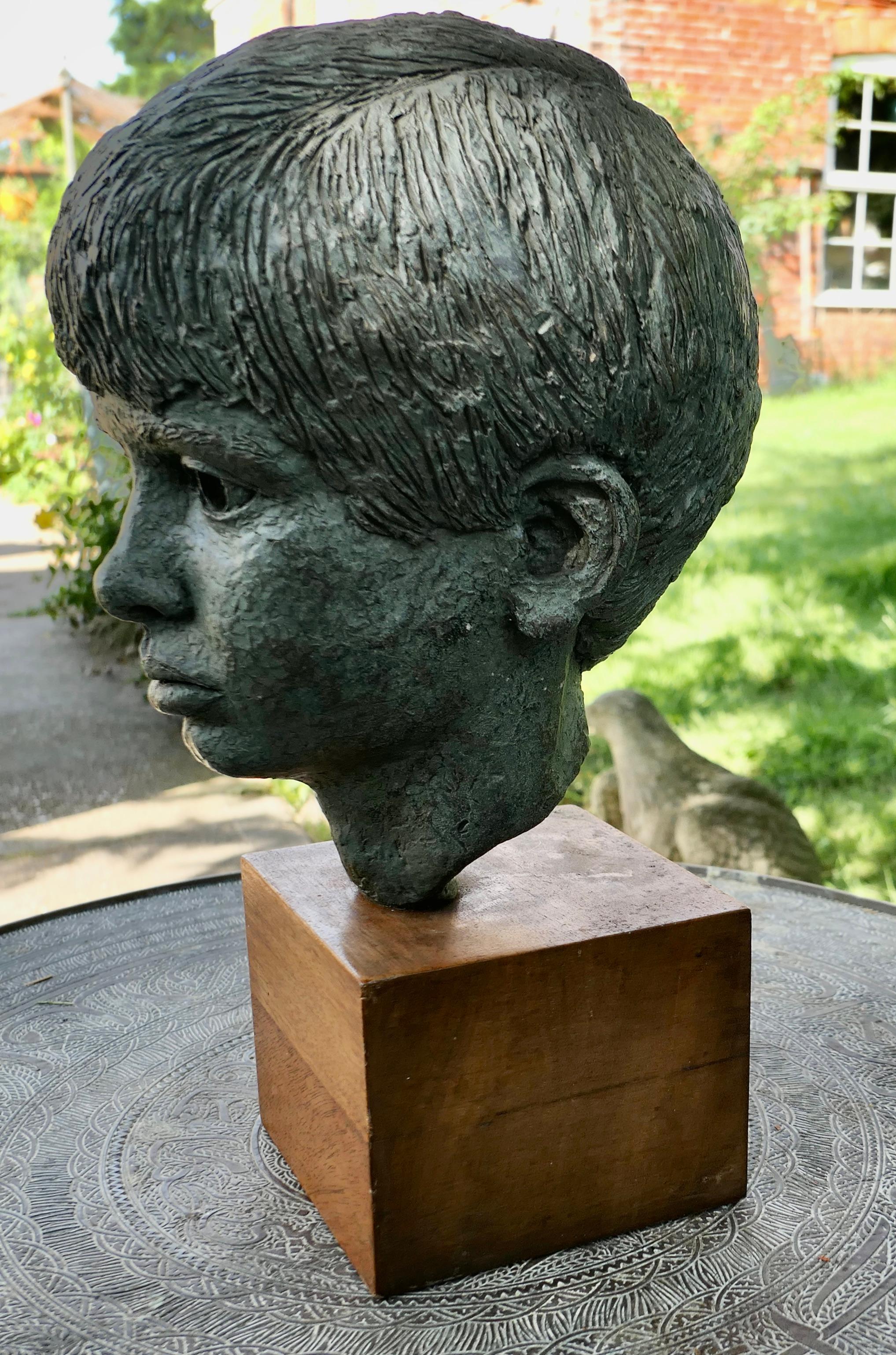 Argile Buste d'un jeune garçon d'après un modèle d'artiste, non signé    en vente