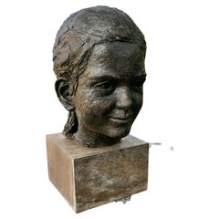 Busto de terracota de artista de niña con coleta  Se trata de una pieza hecha a mano d