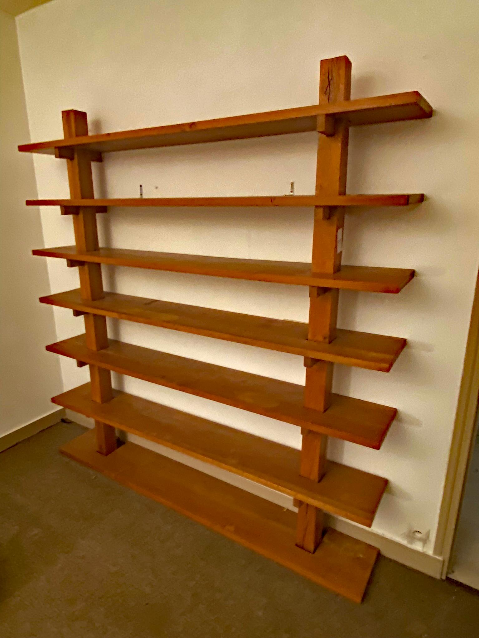 Artist's work: Large oak shelf/bookcase circa 1960, selected wood, key assembly For Sale 3