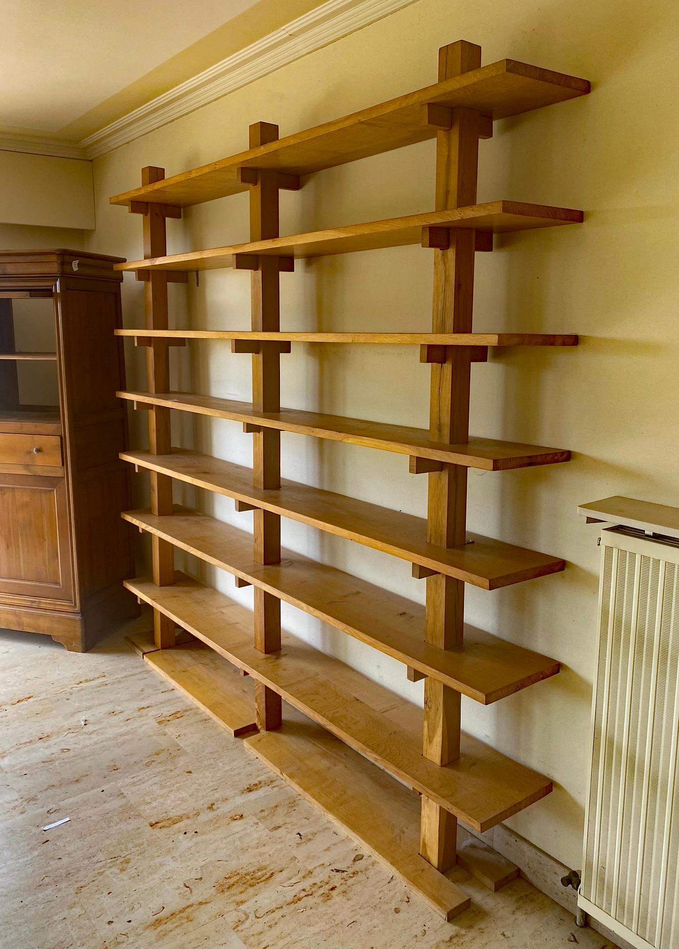 Mid-Century Modern Artist's work: Large oak shelf/bookcase circa 1960, selected wood, key assembly For Sale