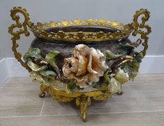 Französischer geblümter Tafelaufsatz von ArtNouveau , Pflanzgefäß Mayolique , Rosen , Goldbronze