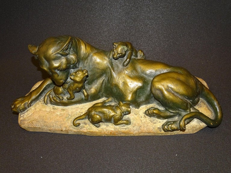 Art Nouveau Italian Scupture Terracotta, Lioness with Her Lions, A Amorgasti In Good Condition For Sale In Valladolid, ES