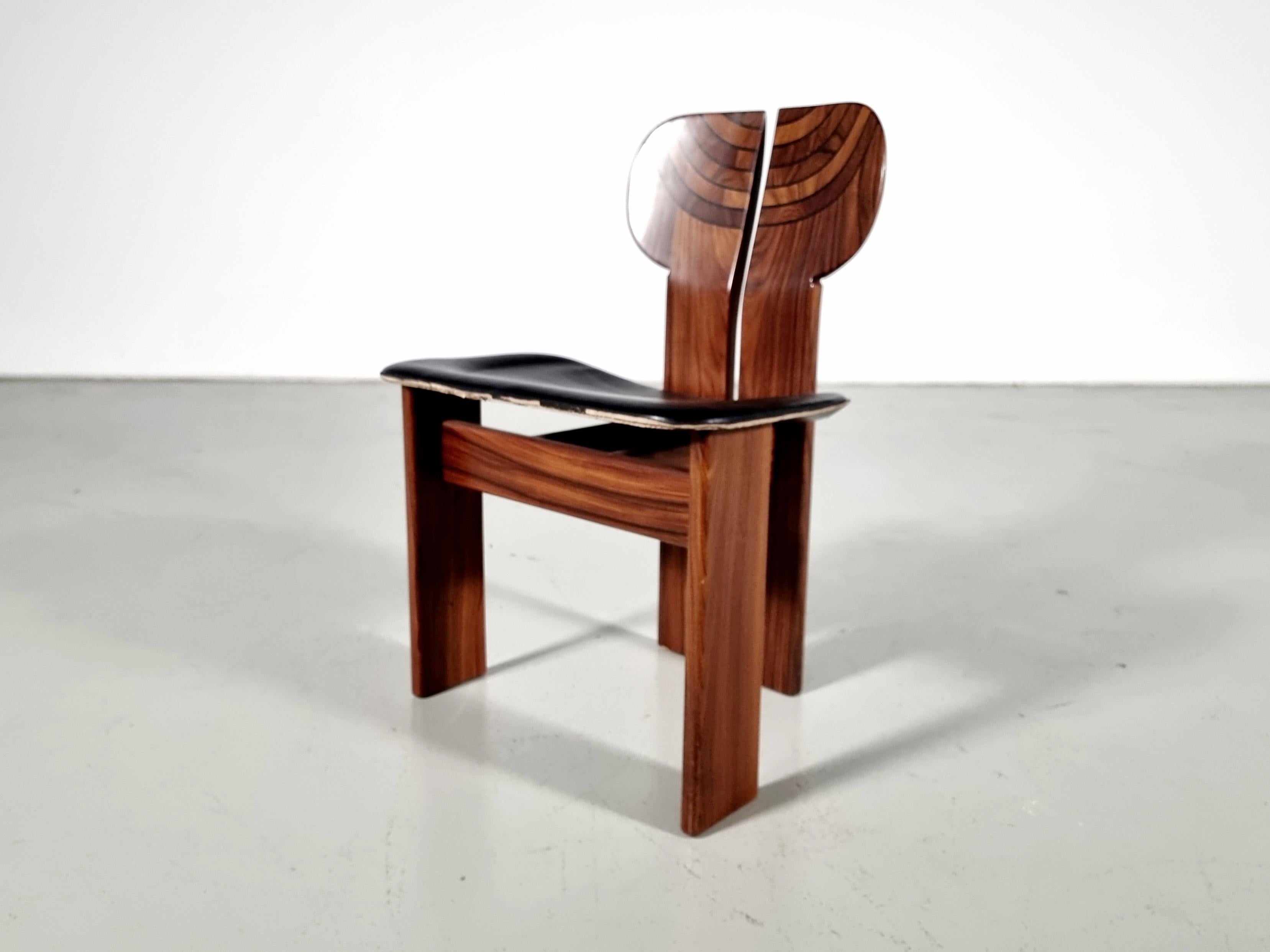 Afra & Tobia Scarpa for Maxalto, Artona 'Africa chair', black leather, walnut, ebony, and brass, Italy, the 1970s

In this model, the pattern of thicknesses of the veneers achieves the most significant impact; beyond the seat level, in curved
