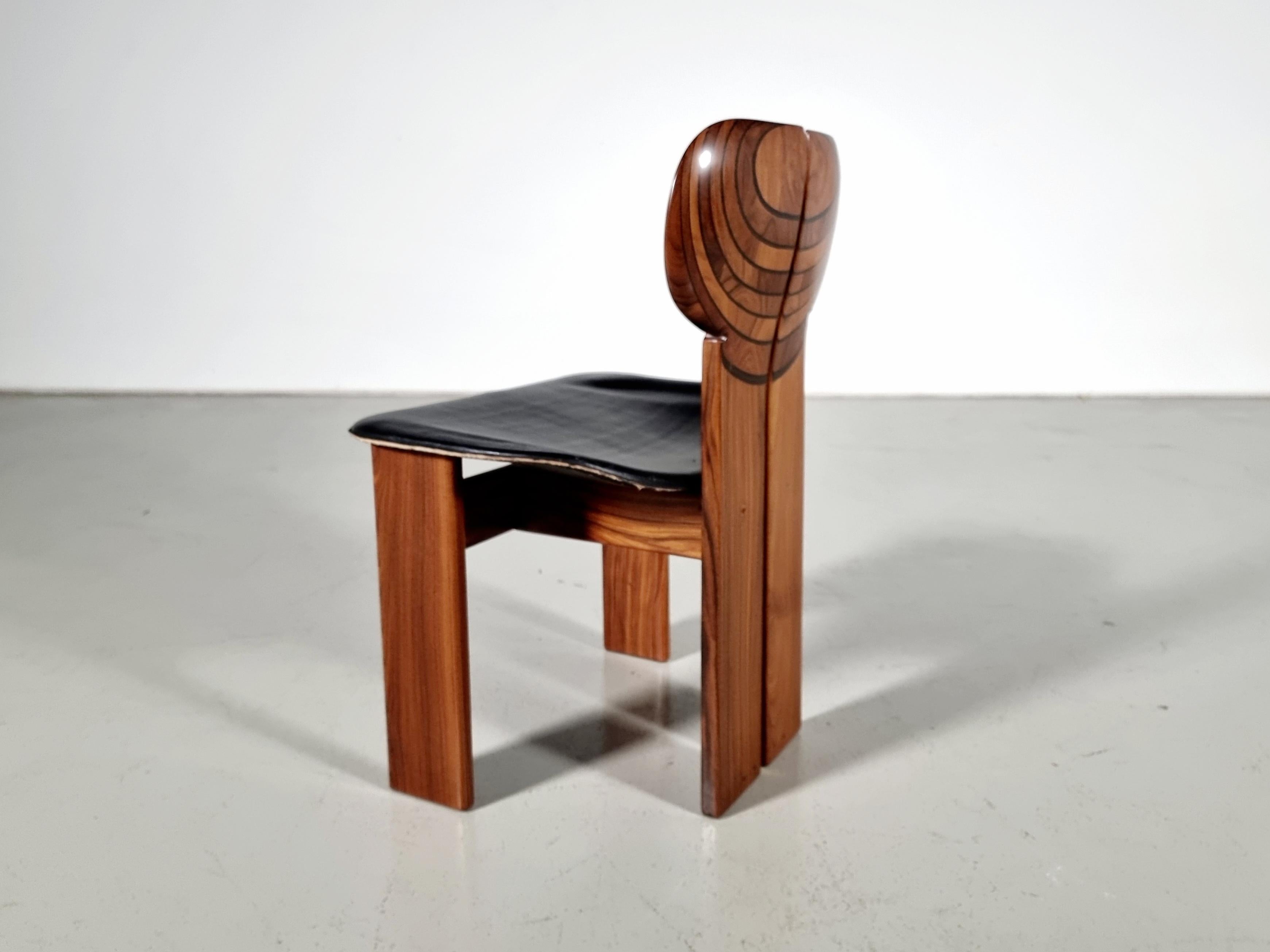 Mid-Century Modern Artona Africa chair in walnut wood and black leather, Afra and Tobia Scarpa For Sale