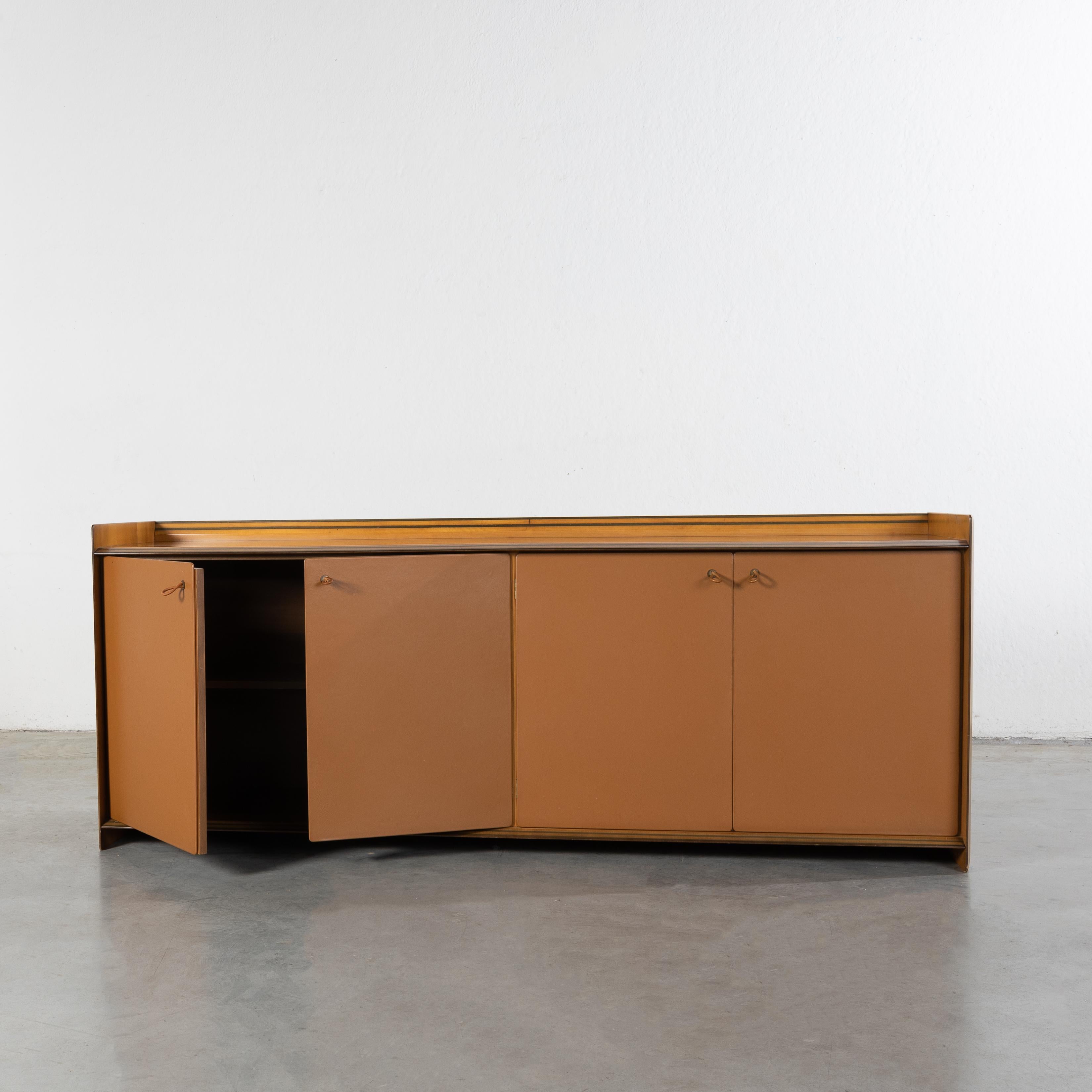 Artona by Afra & Tobia Scarpa – Chest of drawers with 4 hinged doors – Maxalto In Good Condition For Sale In Brussels, BE