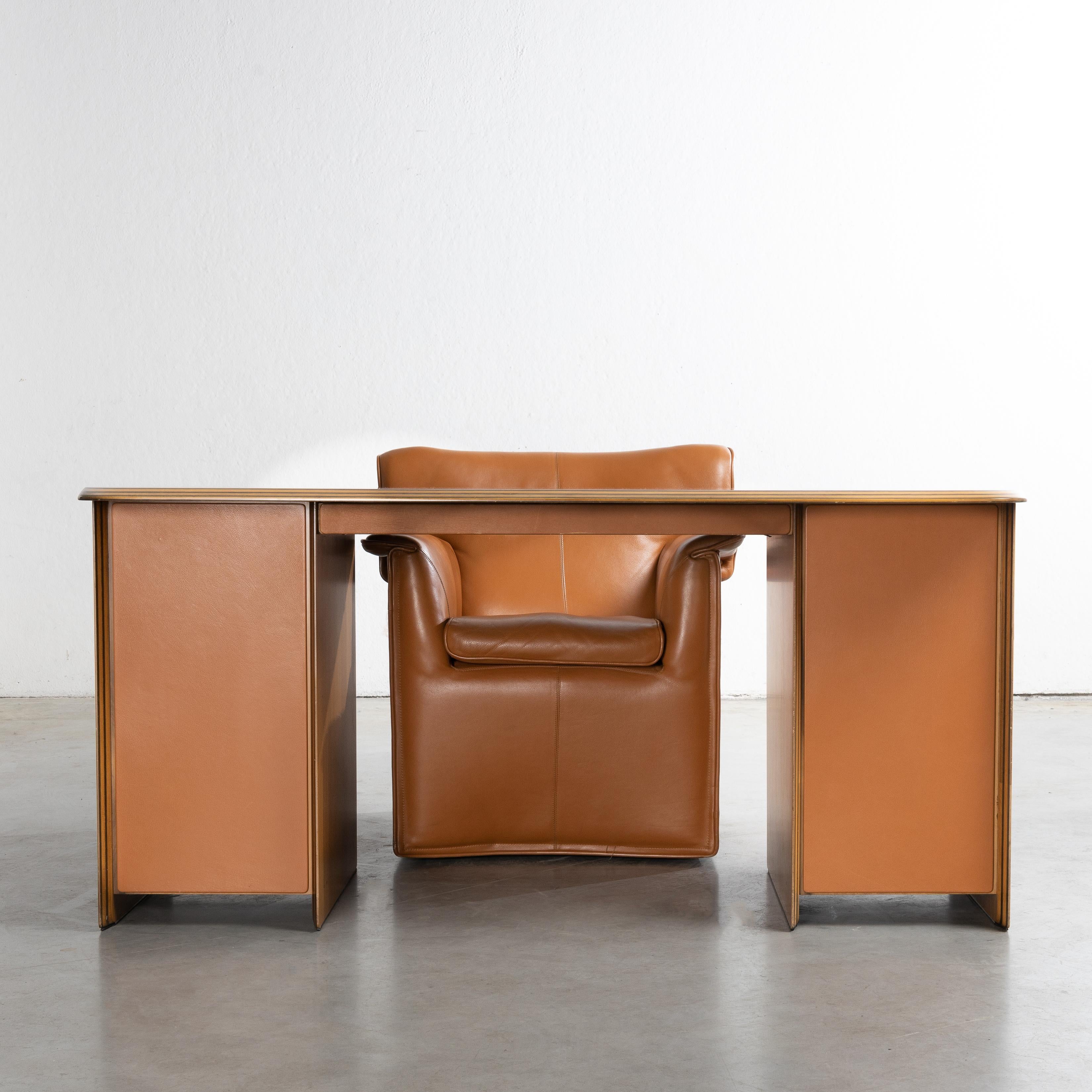 Artona by Afra & Tobia Scarpa – Walnut veneer laminate desk and chair In Good Condition For Sale In Brussels, BE