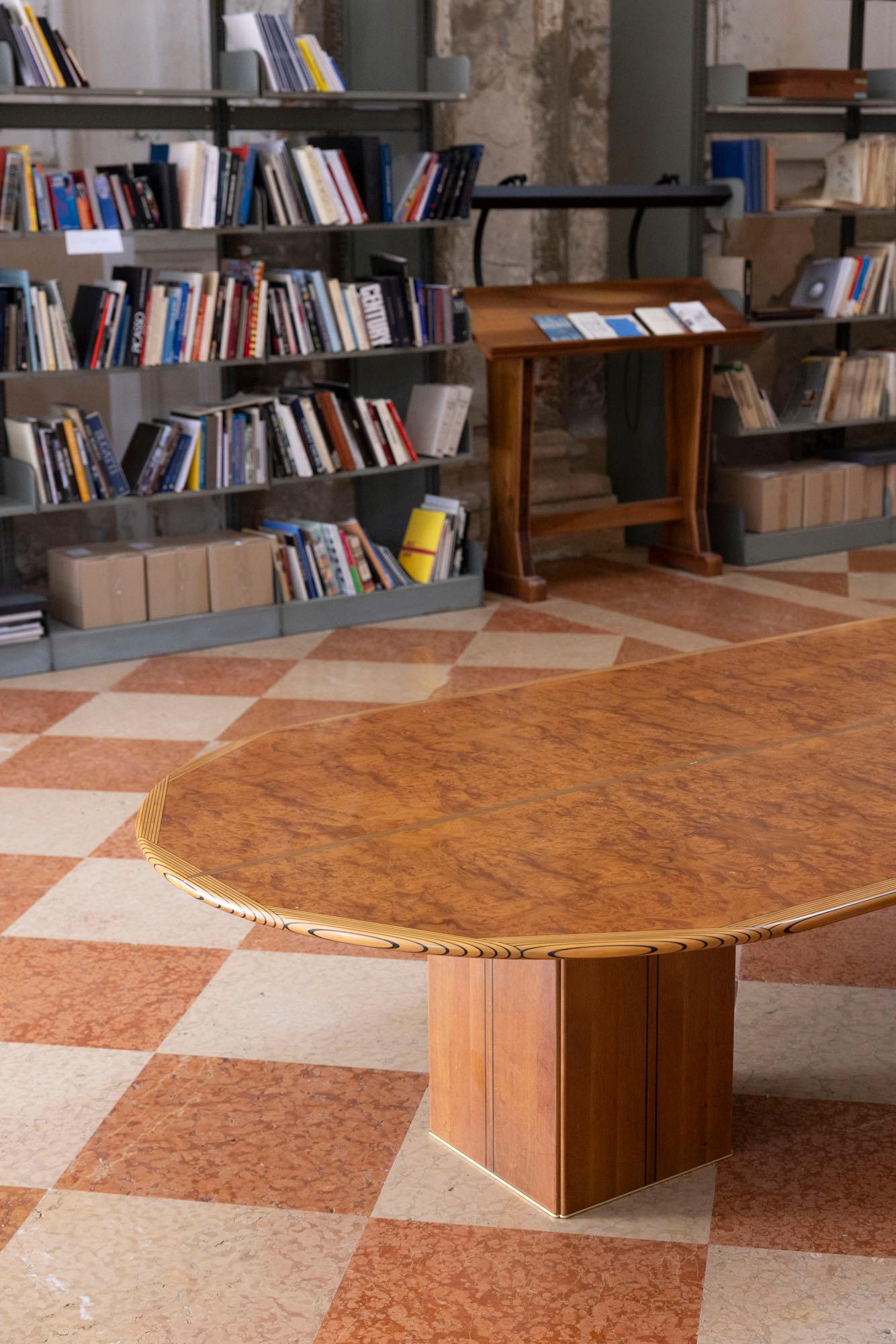 Artona dining table by Afra & Tobia Scarpa, produced by Maxalto Italy, 1970 For Sale 1