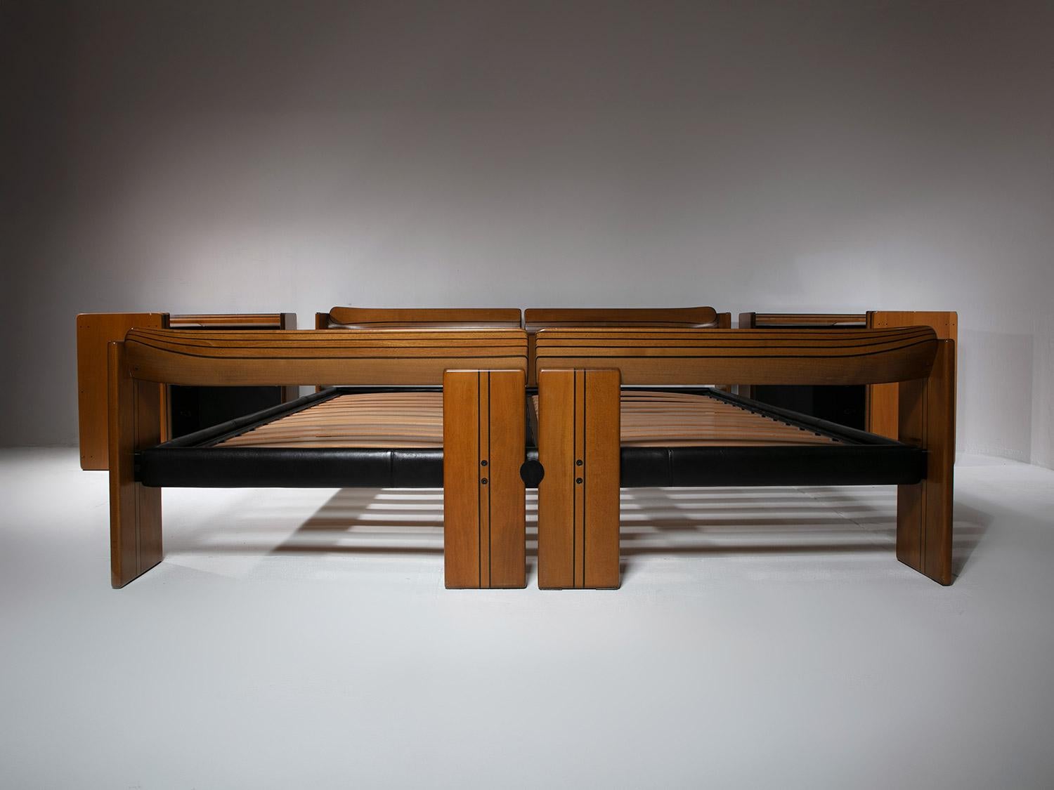 Cama doble y mesillas de noche 