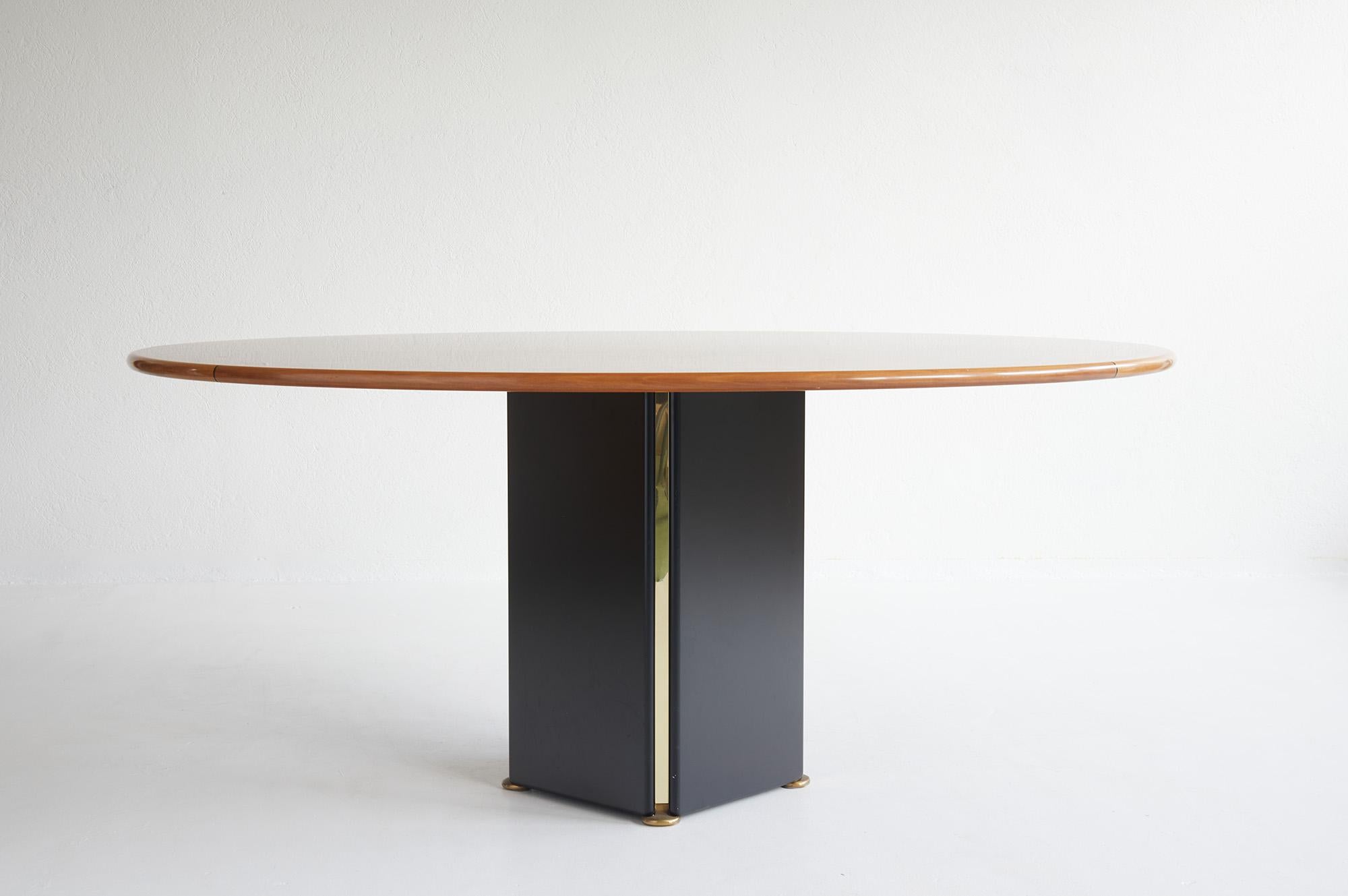 Afra & Tobia Scarpa for Maxalto 'Artona' Large Oval Dining Table in Walnut, Brass Italy 1975

Afra & Tobia Scarpa for Maxalto 'Artona' Large Oval Dining Table in Walnut, Brass Italy 1975

The 'Artona' oval dining table stands as a gorgeous furniture