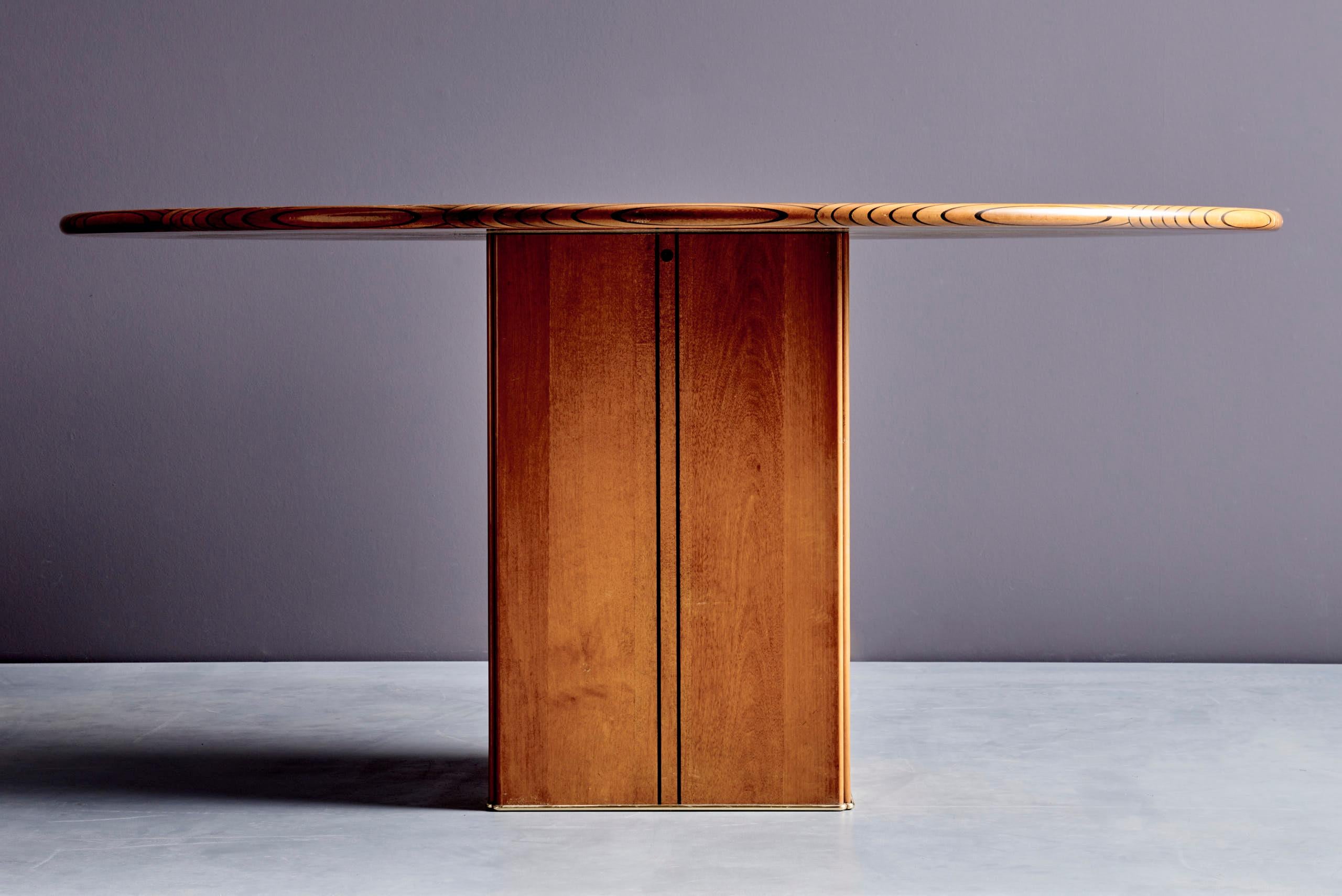 Mesa de comedor redonda Artona de Afra & Tobia Scarpa para Maxalto Italia, años 70 Madera contrachapada en venta