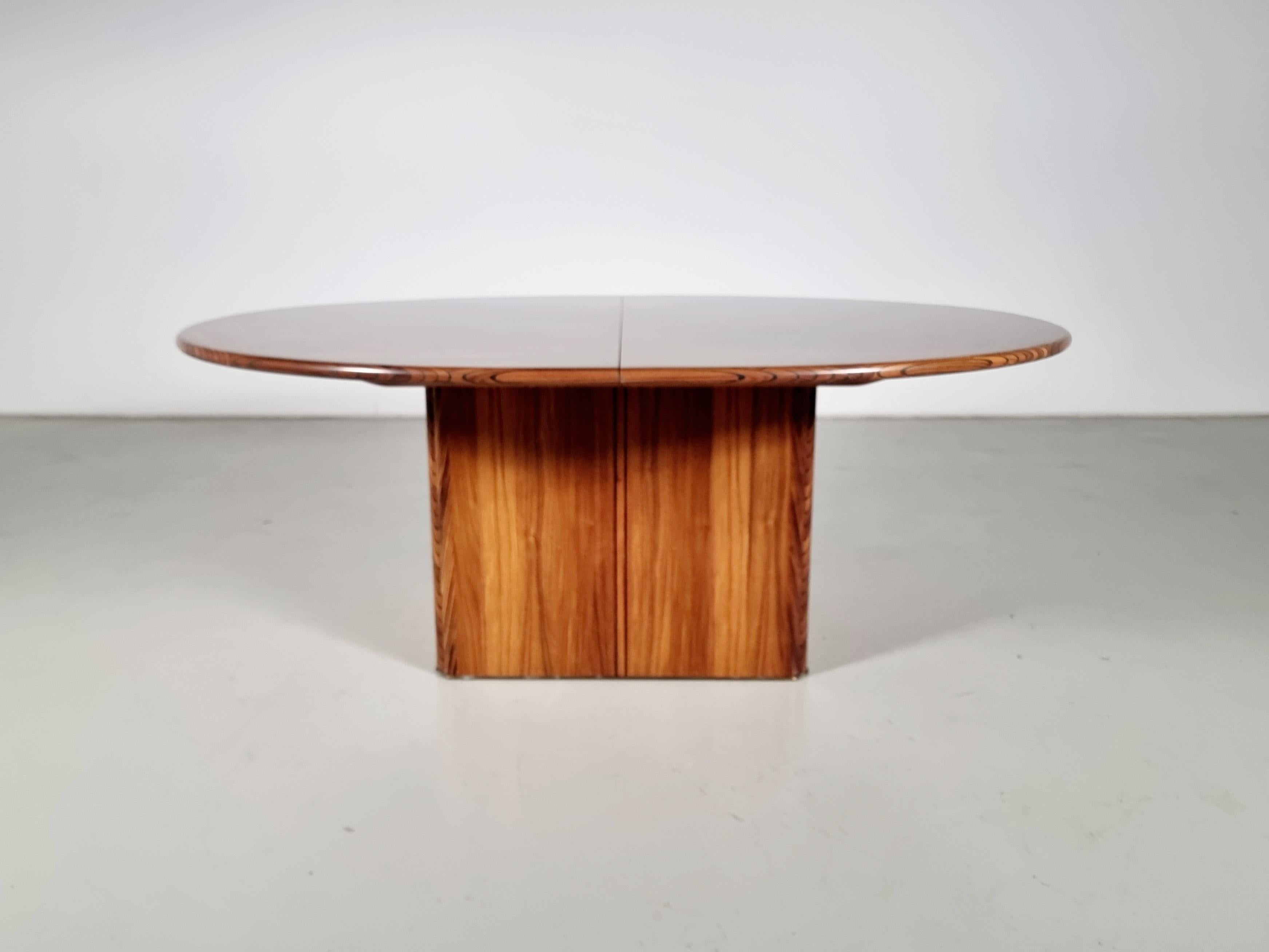 Artona 'Africa' dining set by Tobia Scarpa in walnut wood and leather, Maxalto For Sale 2