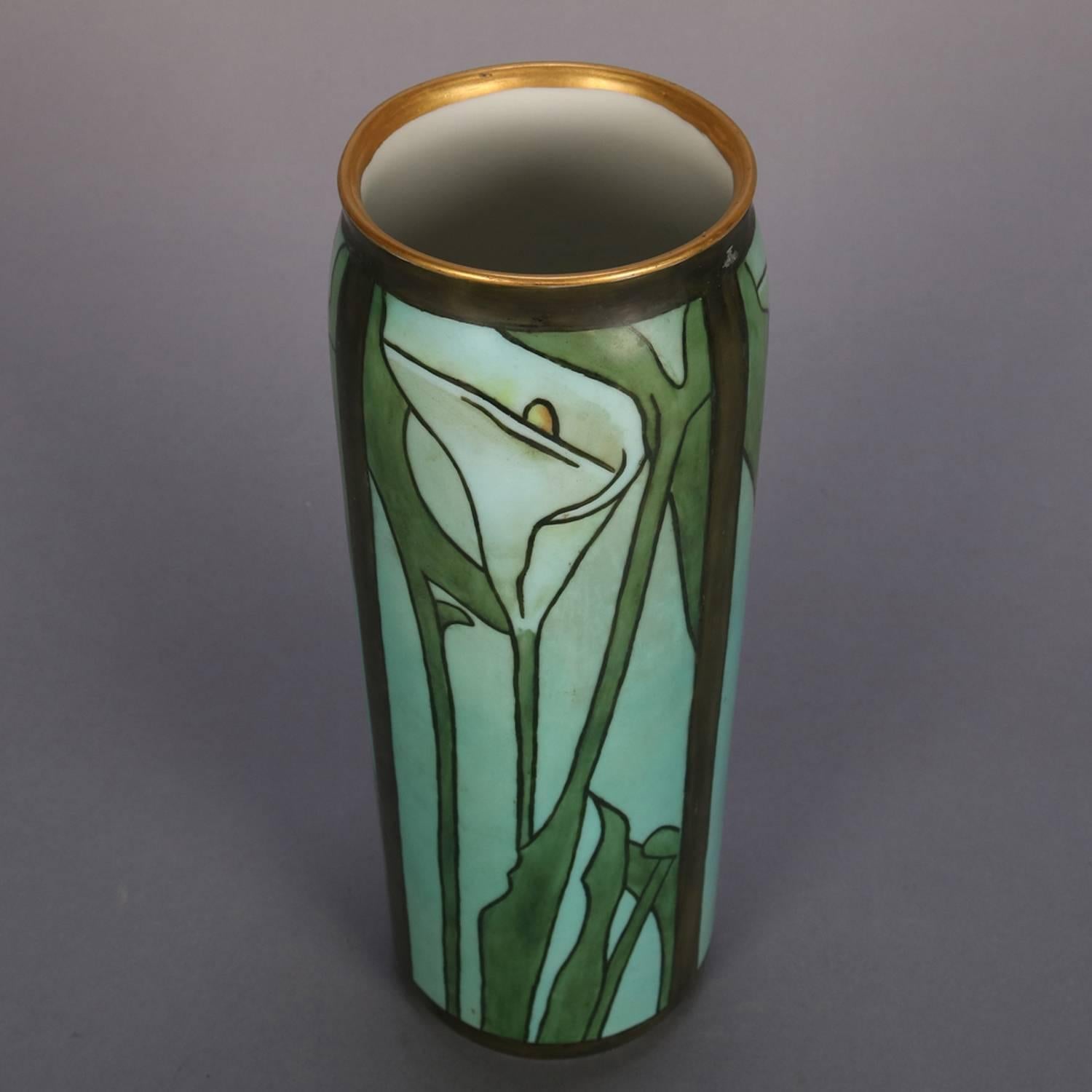 Arts and Crafts Arts & Vase de lys de calla stylisé peint à la main et doré de l'école Newcomb Crafts
