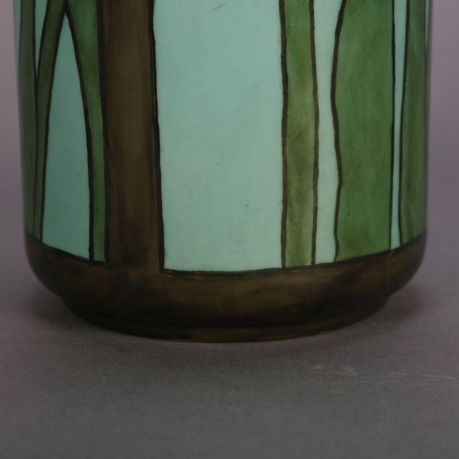 Arts & Vase de lys de calla stylisé peint à la main et doré de l'école Newcomb Crafts Bon état à Big Flats, NY