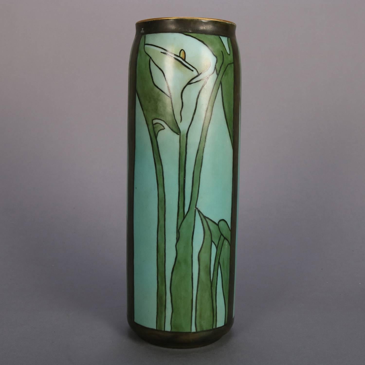 Arts & Vase de lys de calla stylisé peint à la main et doré de l'école Newcomb Crafts 1