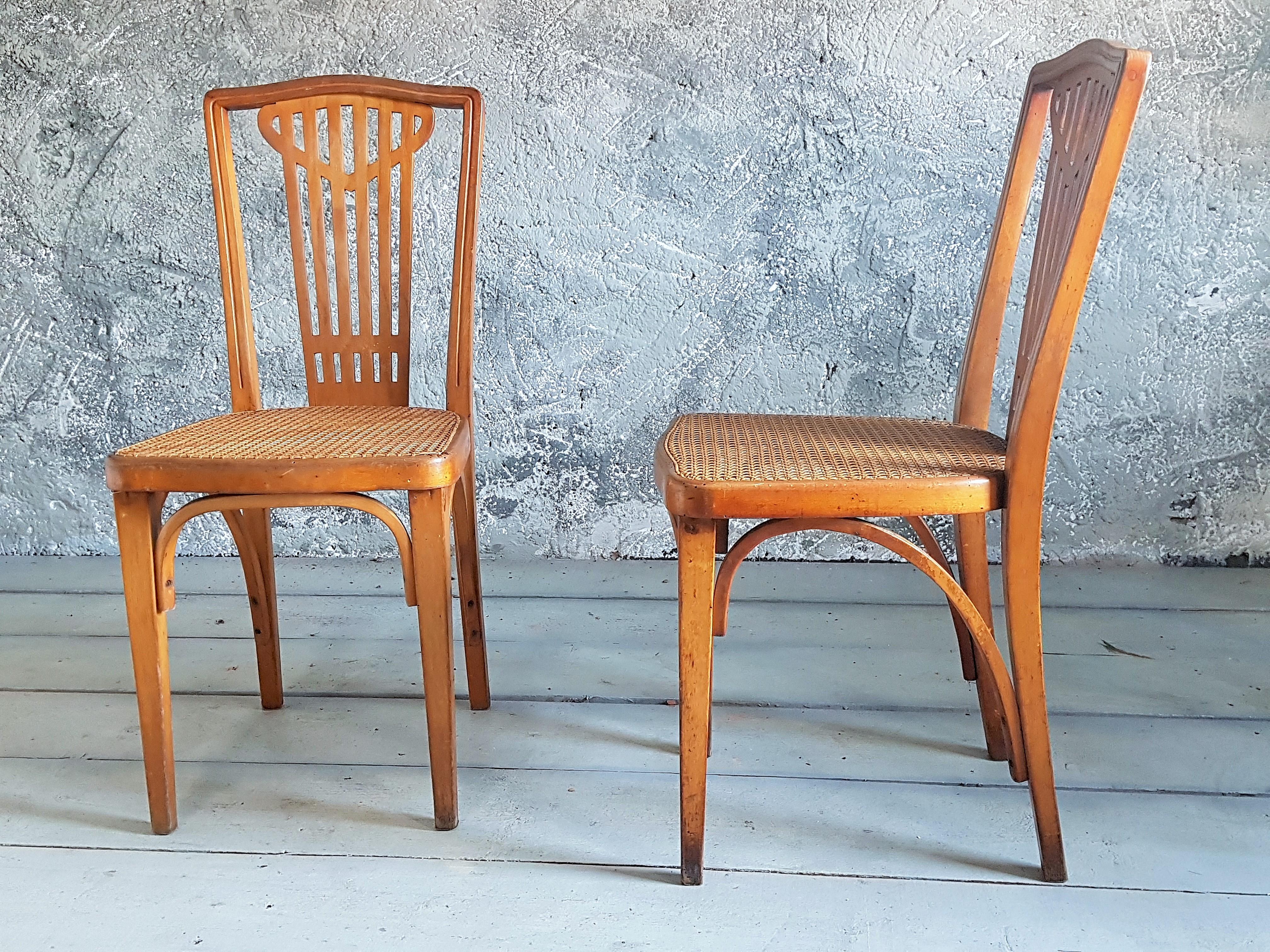 Art nouveau Ensemble de 8 chaises en bois cintré Arts and Craft Art Nouveau signées Thonet, 1900 en vente