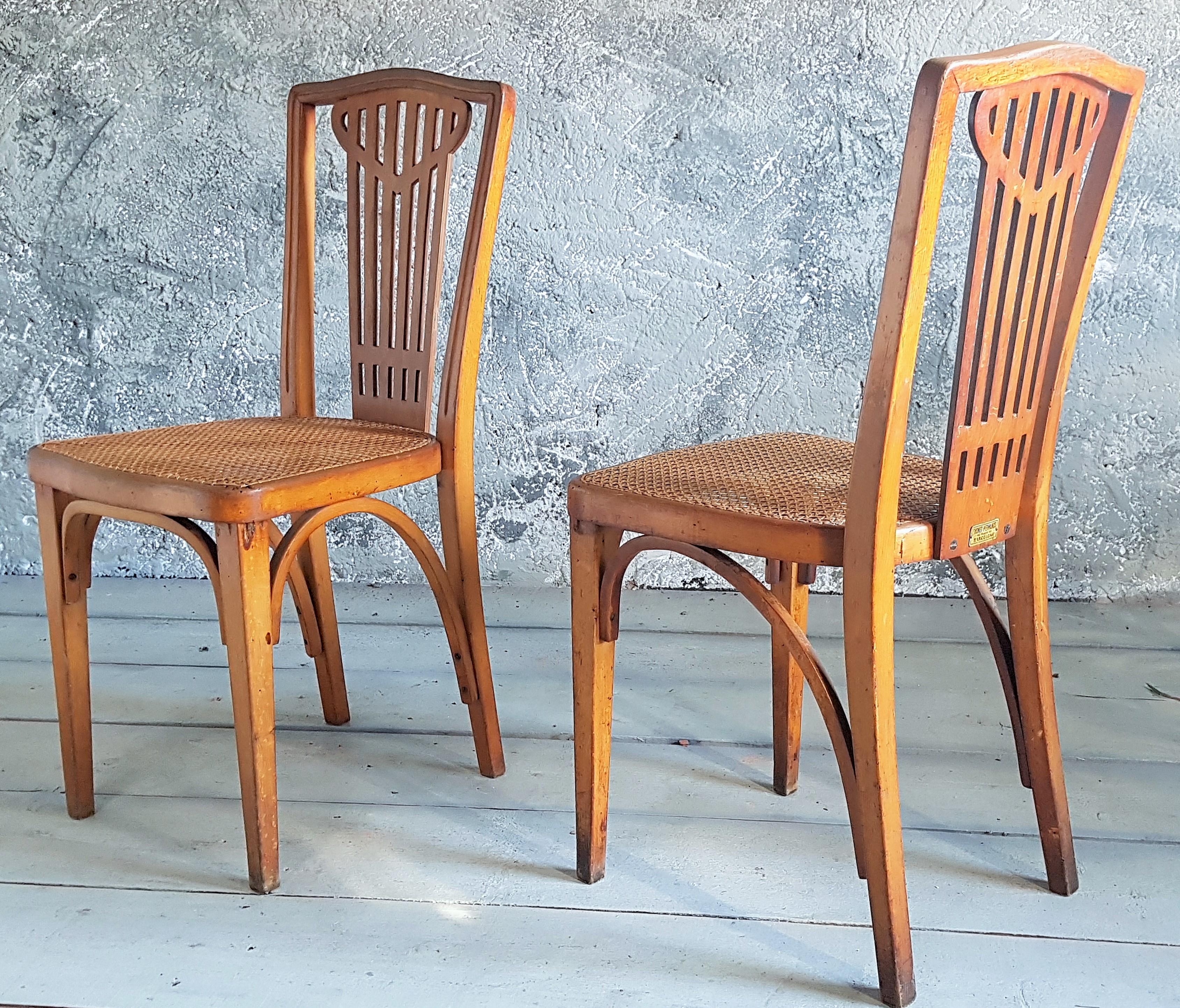 Espagnol Ensemble de 8 chaises en bois cintré Arts and Craft Art Nouveau signées Thonet, 1900 en vente