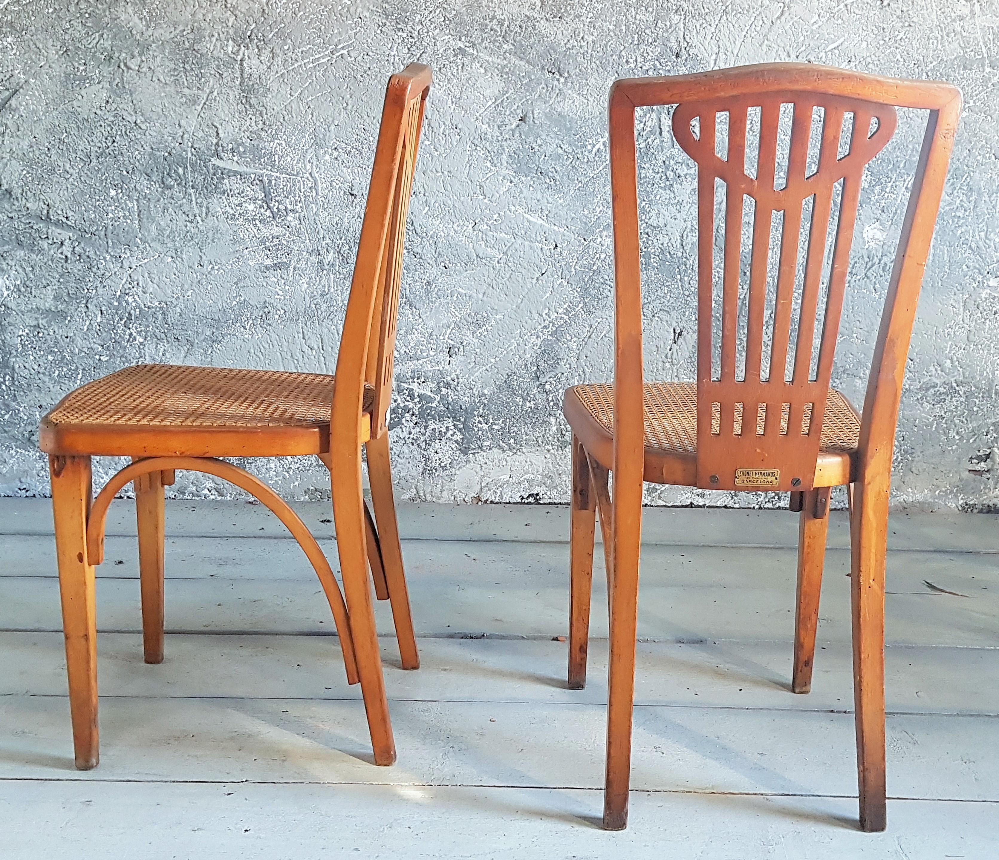 Early 20th Century Arts and Craft Art Nouveau Set of 8 Bentwood Chairs Signed Thonet, 1900 For Sale