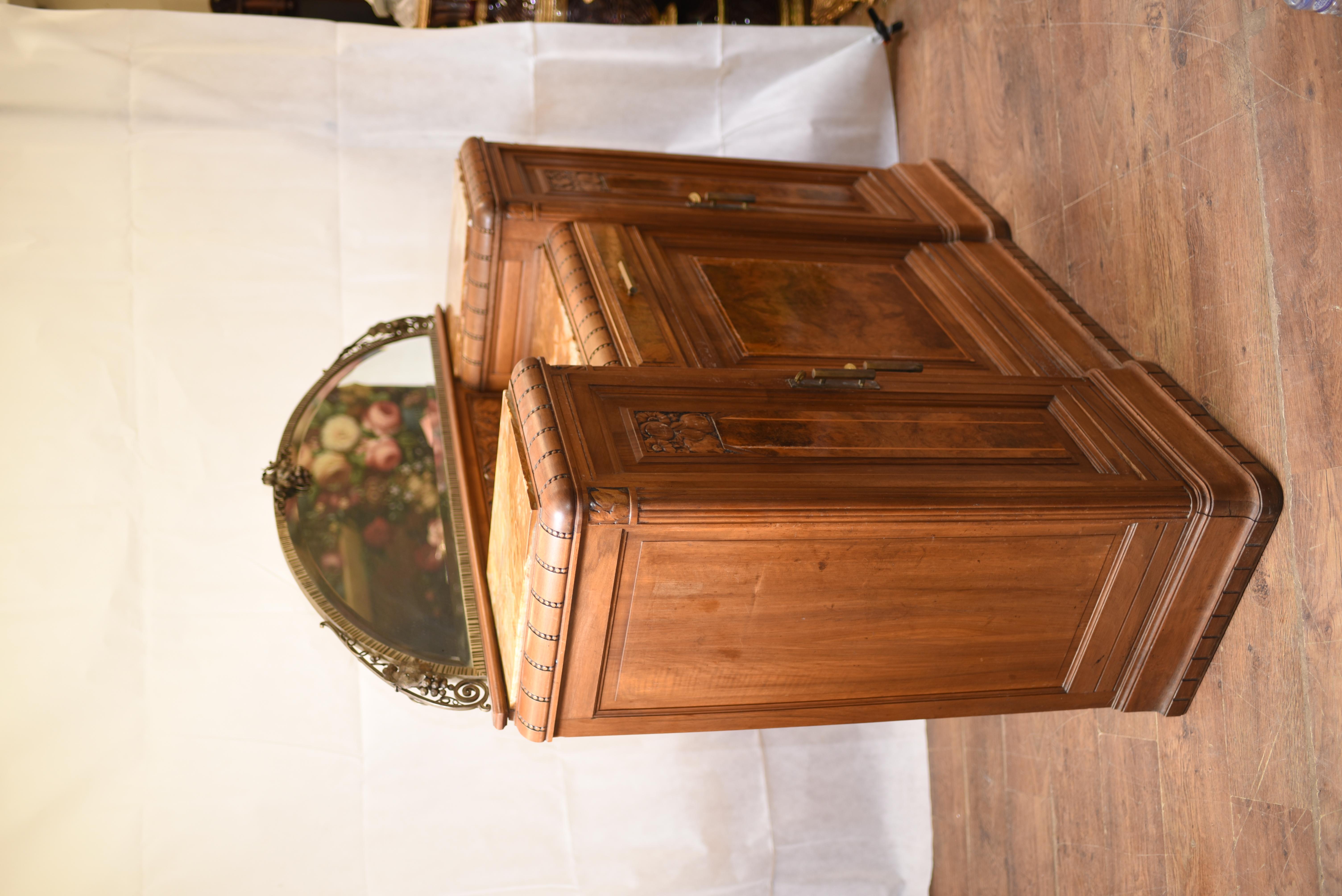 Arts and Craft Cabinet Dresser Server, Antique Walnut circa 1885 For Sale 6