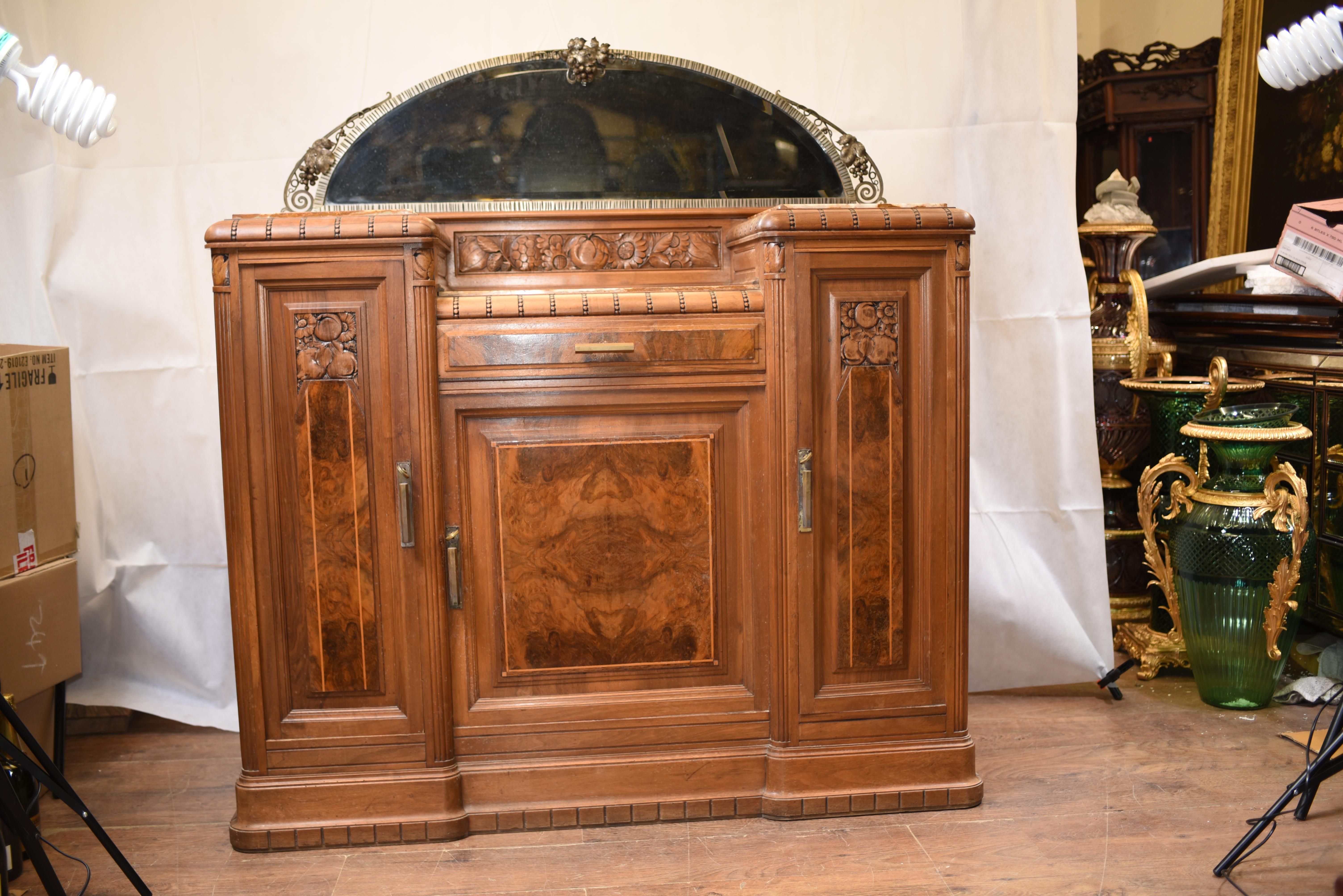 Arts and Craft Cabinet Dresser Server, Antique Walnut circa 1885 For Sale 1