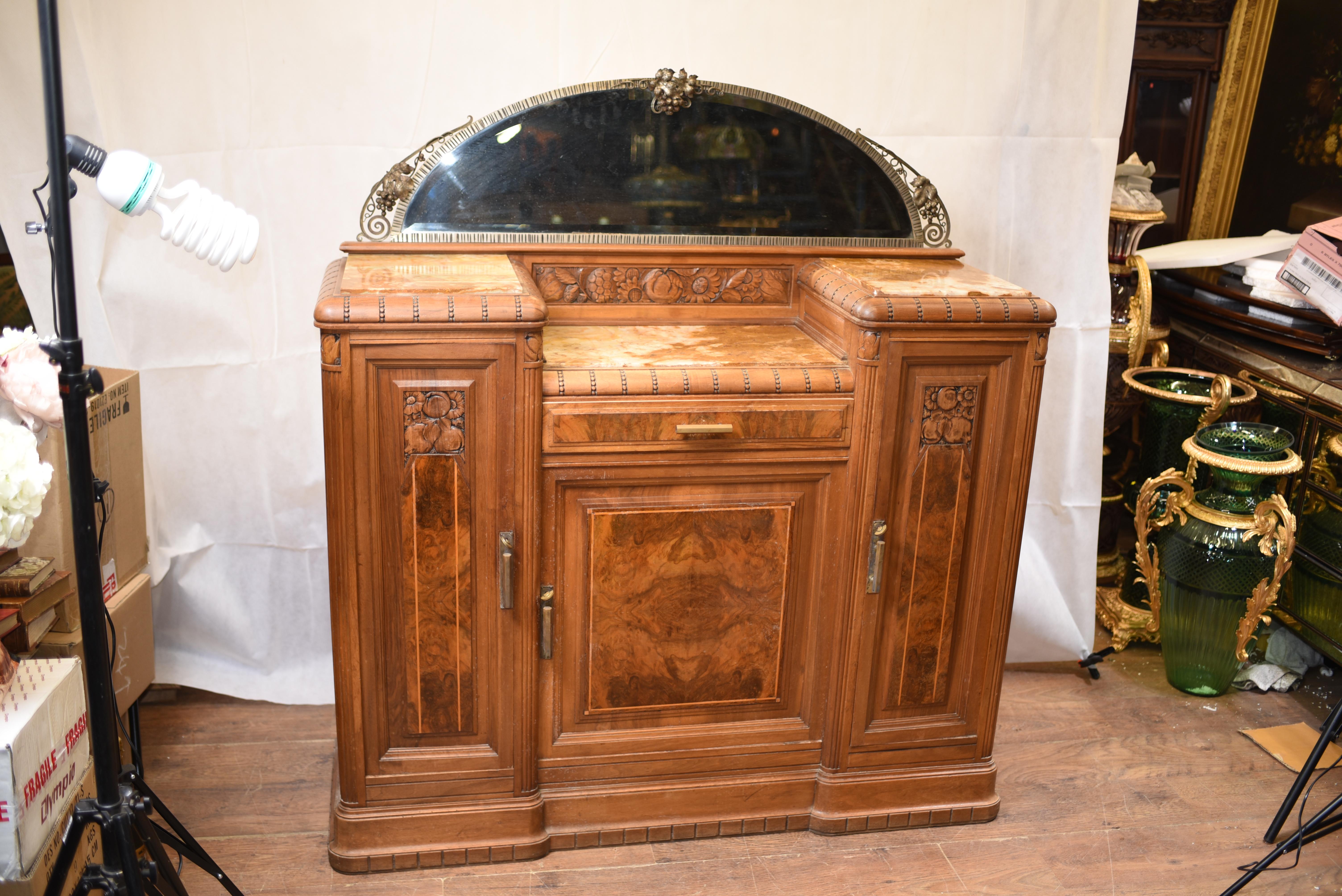 Arts and Craft Cabinet Dresser Server, Antique Walnut circa 1885 For Sale 1