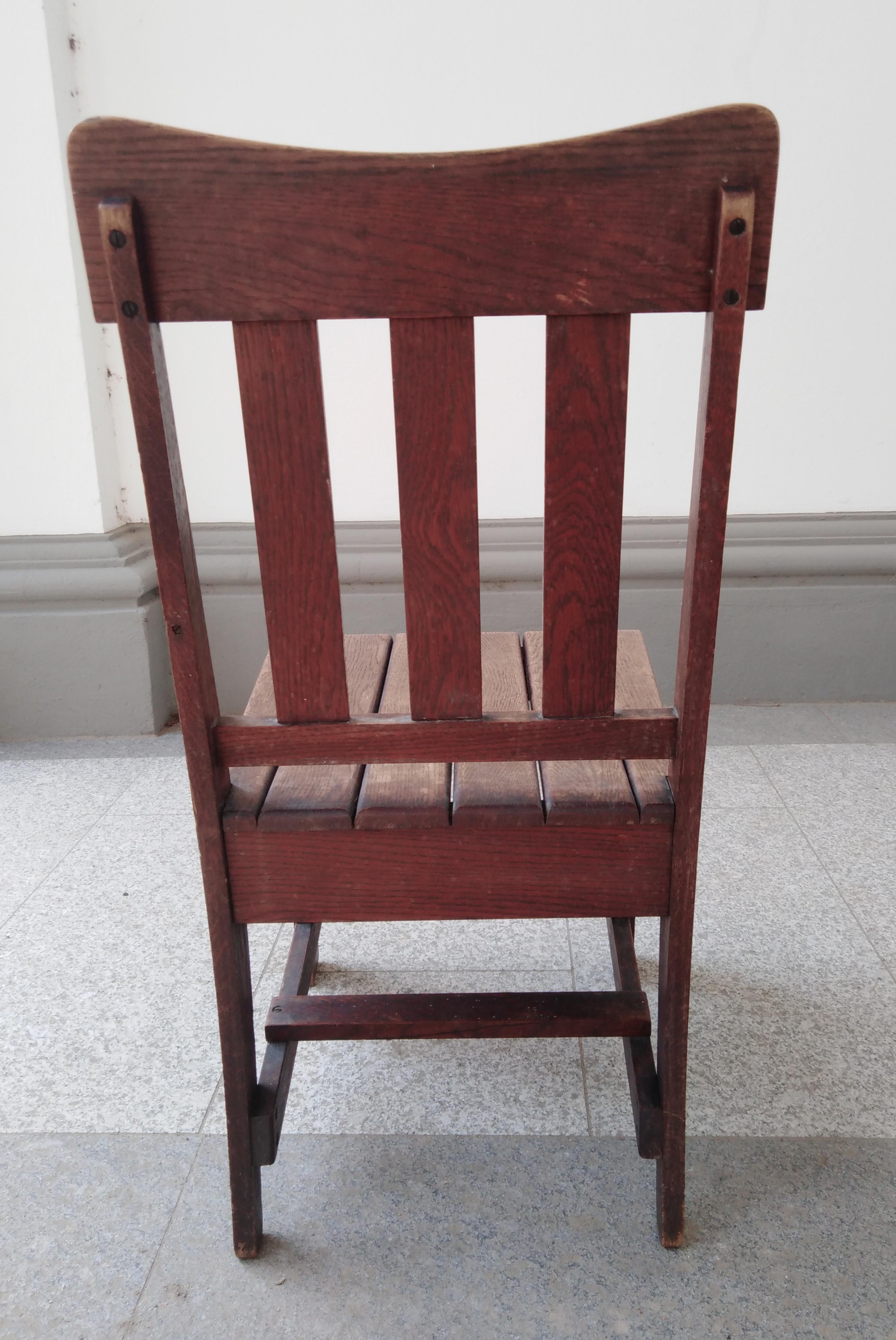 British arts and craft chair in the manner of Gustav Stickley For Sale