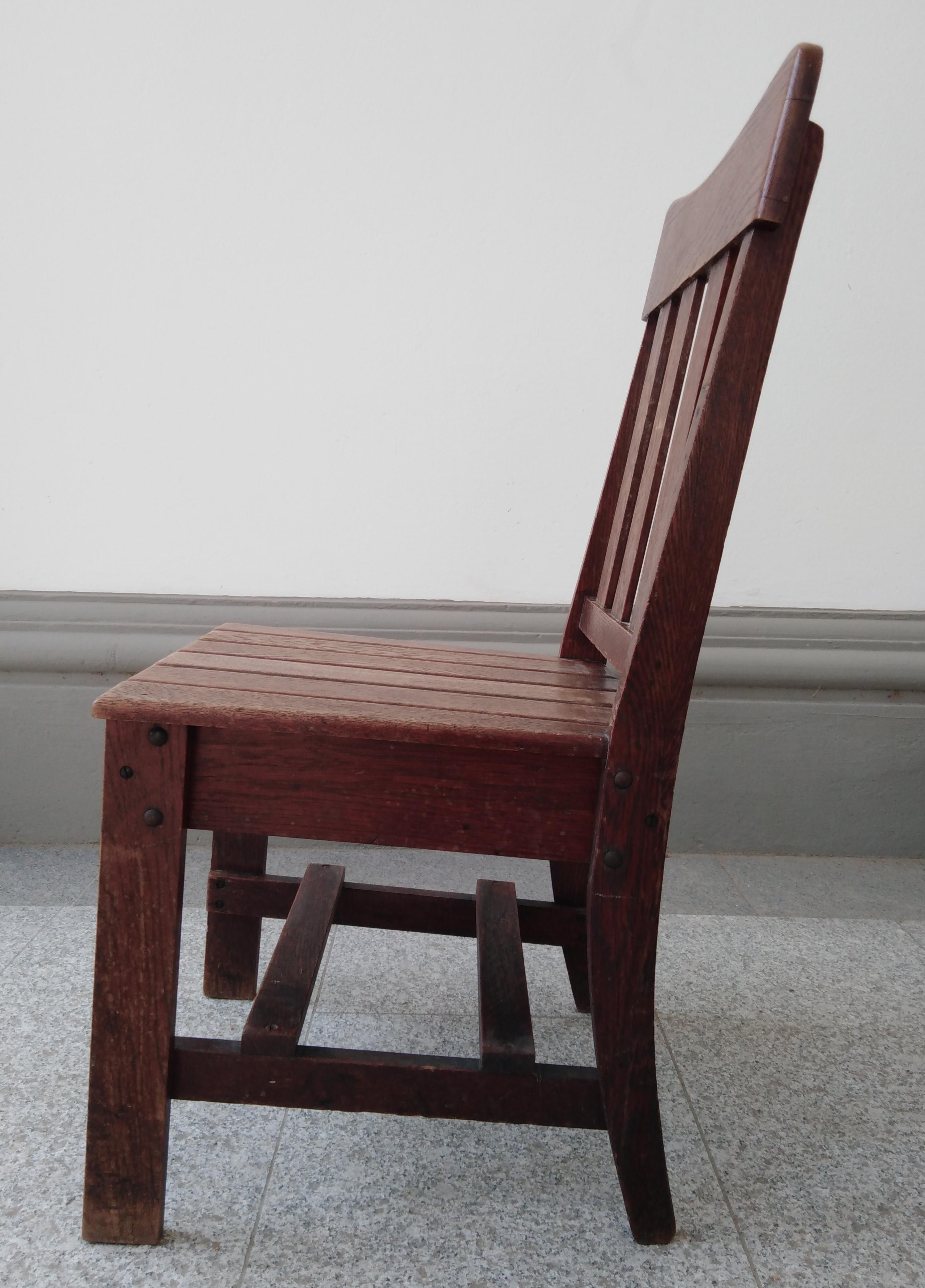 Hand-Crafted arts and craft chair in the manner of Gustav Stickley For Sale