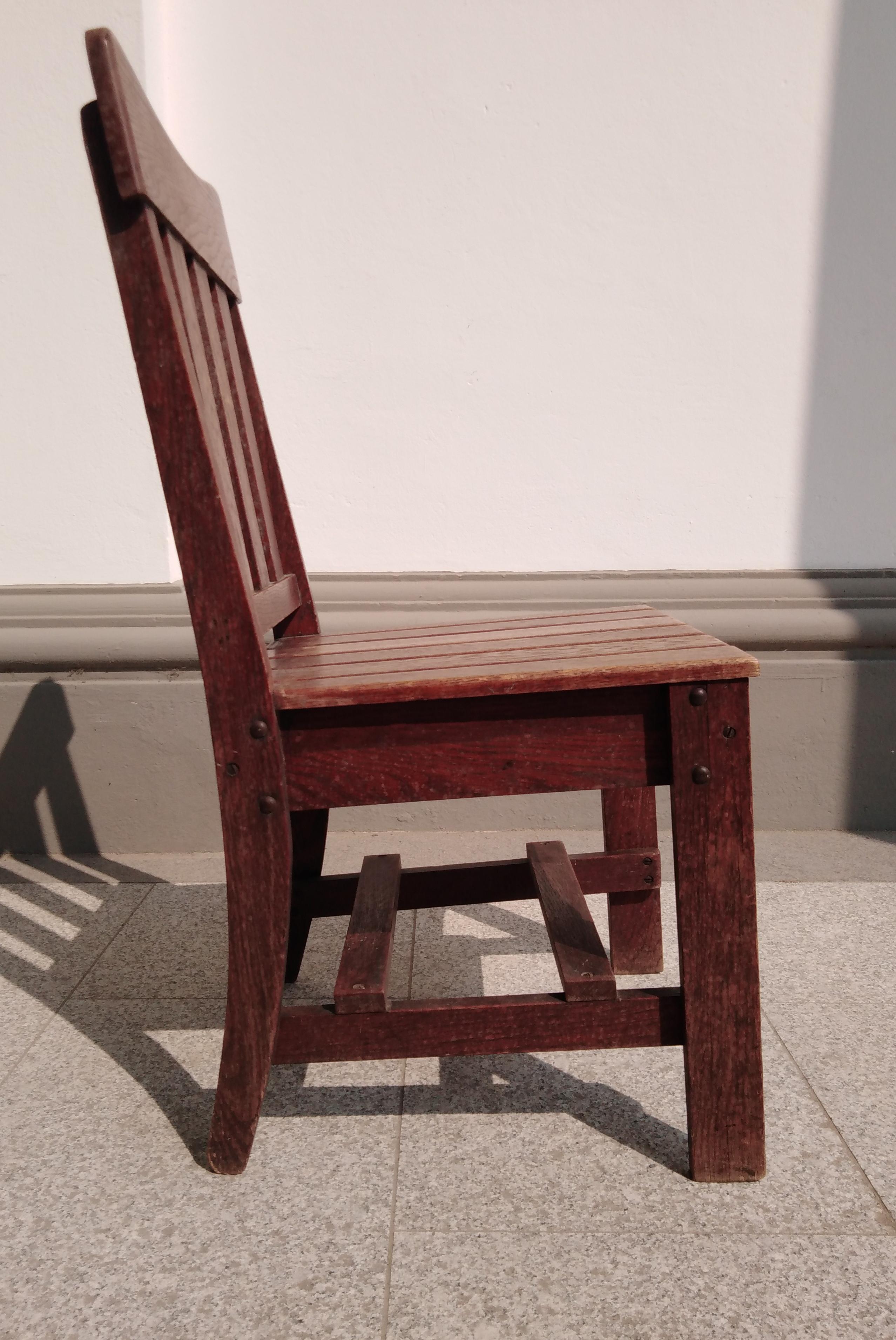 Wood arts and craft chair in the manner of Gustav Stickley For Sale