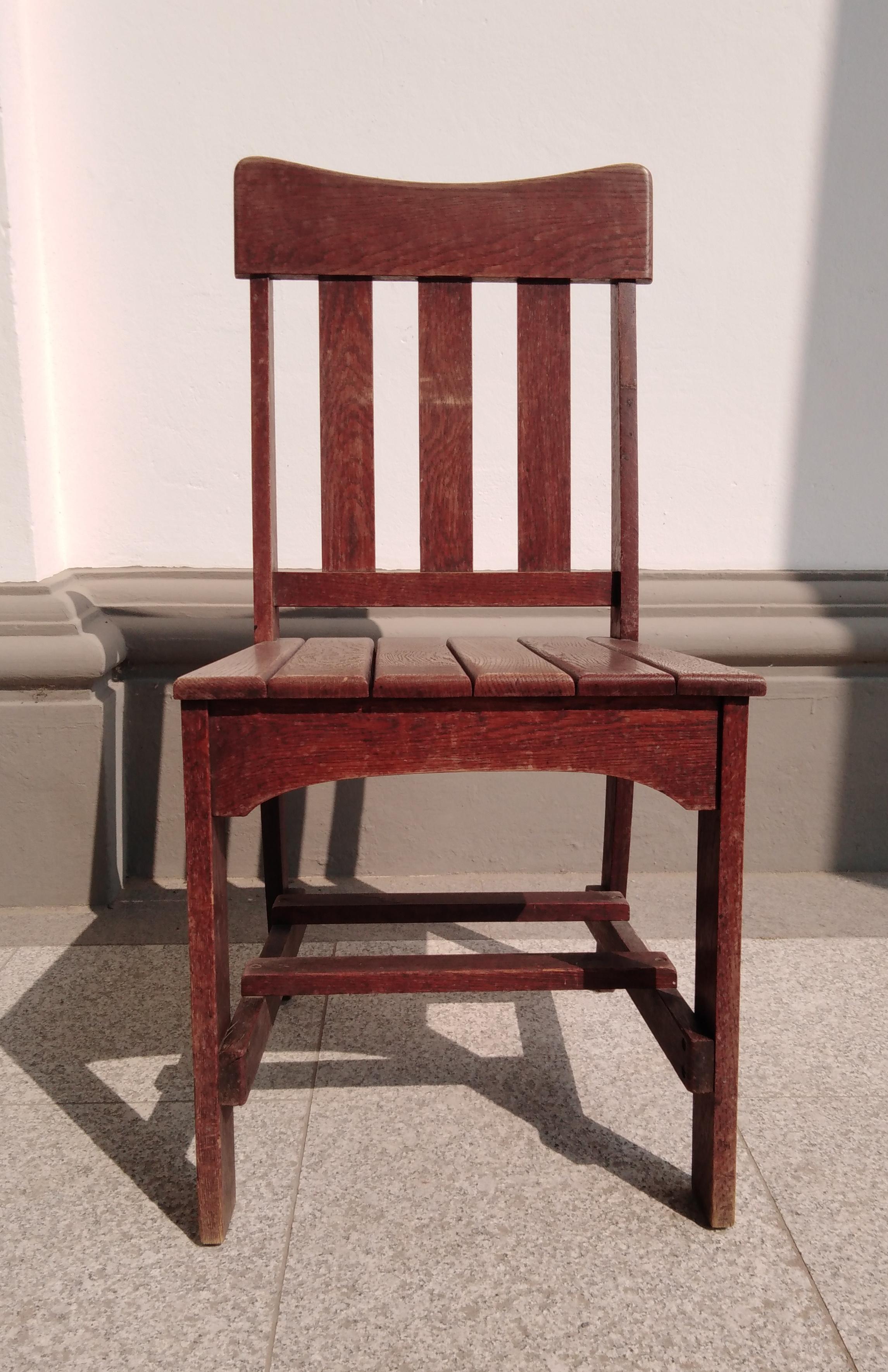 arts and craft chair in the manner of Gustav Stickley For Sale 1