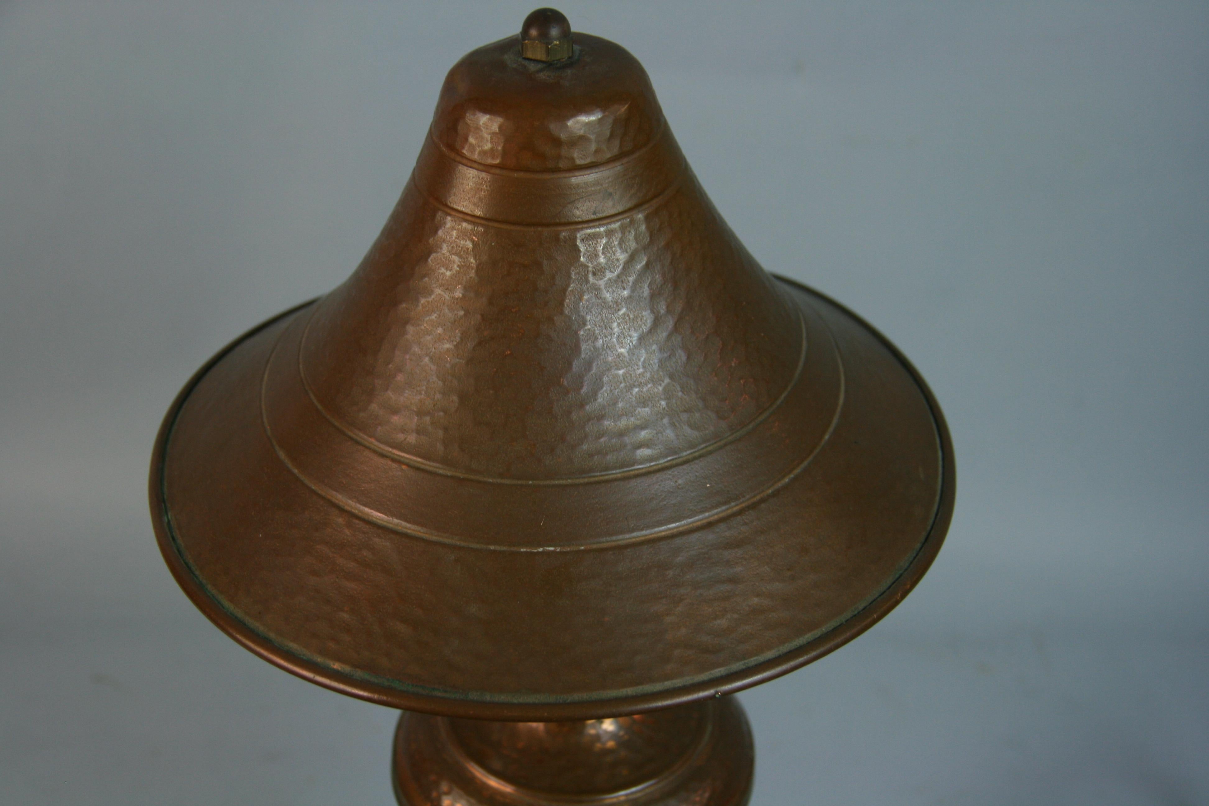 Arts and Craft Hand Hammered Copper Table Lamp For Sale 3