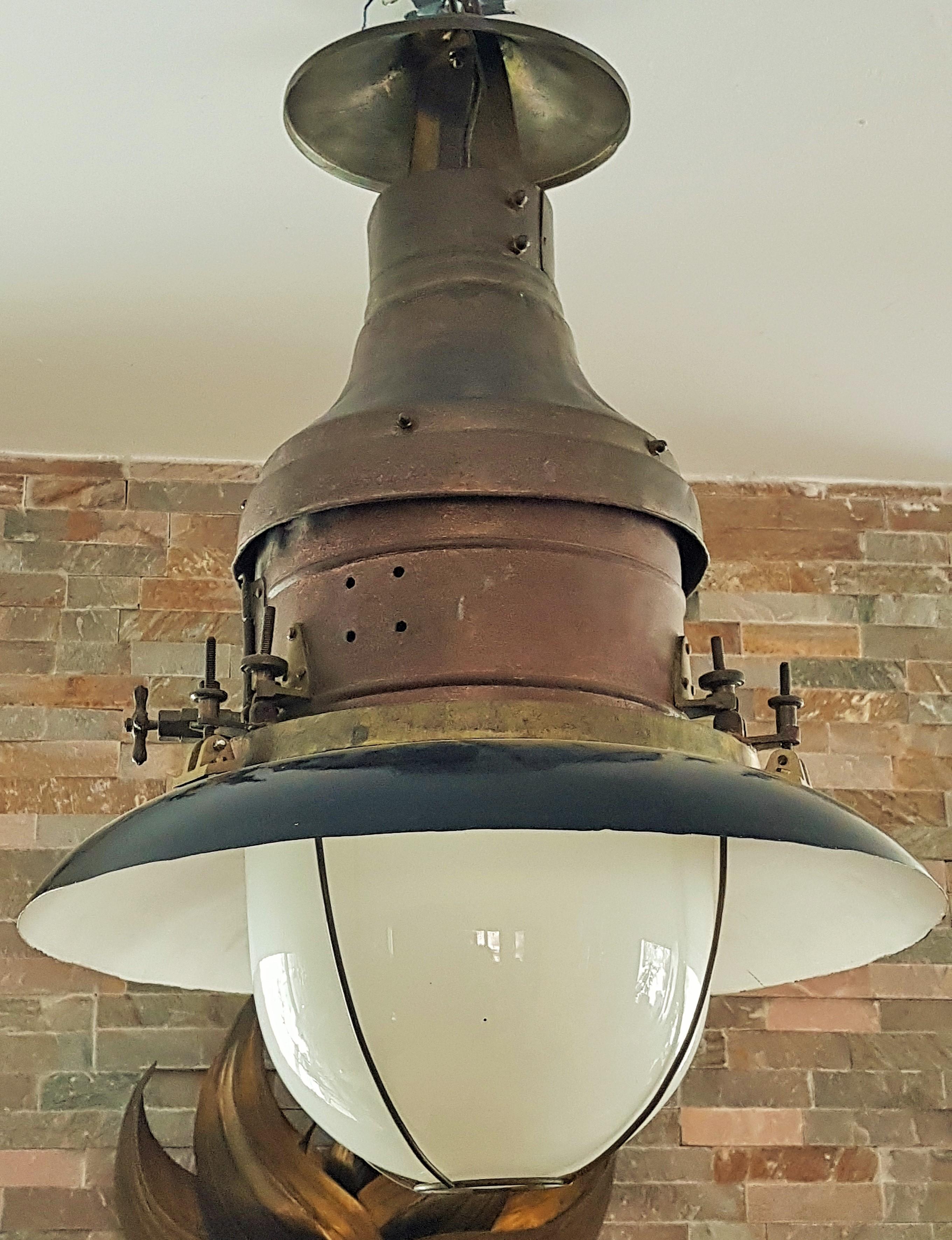 Arts and Craft Indutrial Steampunk-Schiffslampe aus Messing und Kupfer, England 1890 im Zustand „Gut“ in Saarbruecken, DE