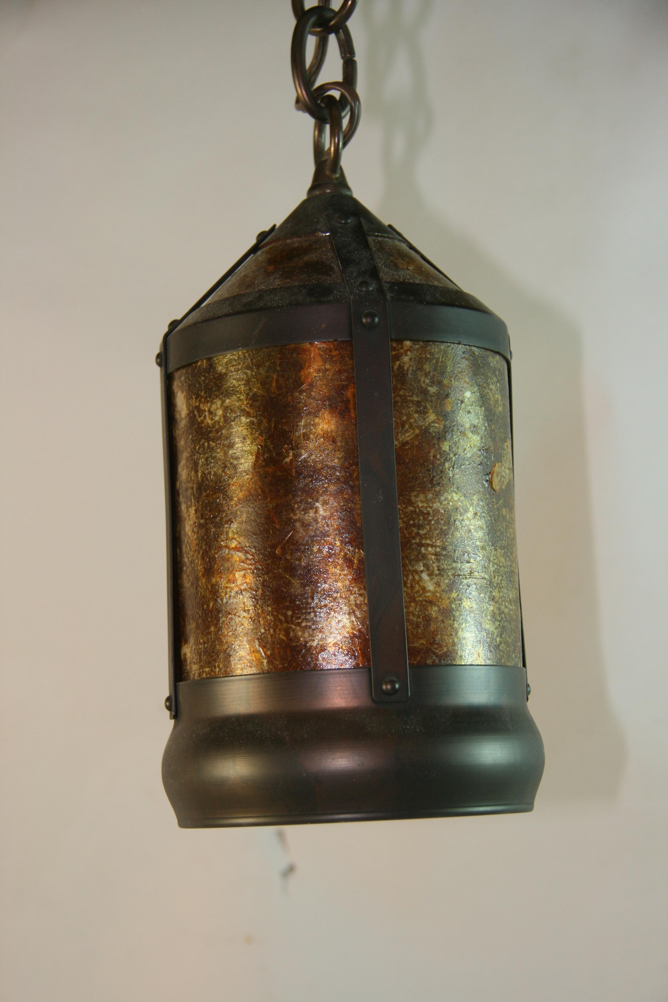 Arts and Craft Mica Lantern In Good Condition For Sale In Douglas Manor, NY