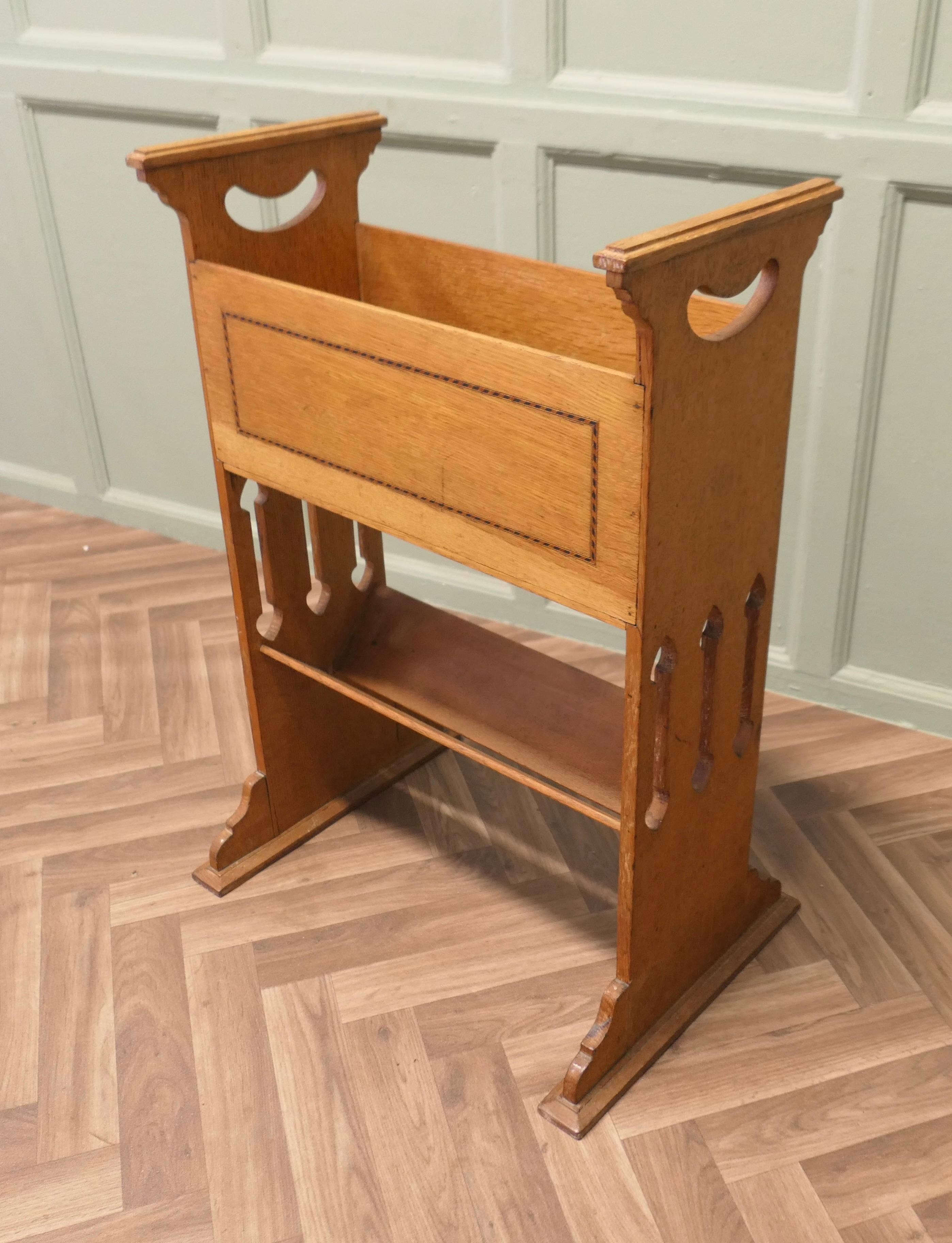 Arts and Crafts 2 Tier Golden Oak Bücherregal   Dieses Bücherregal aus Eiche hat 2 offene Regale (Eichenholz) im Angebot